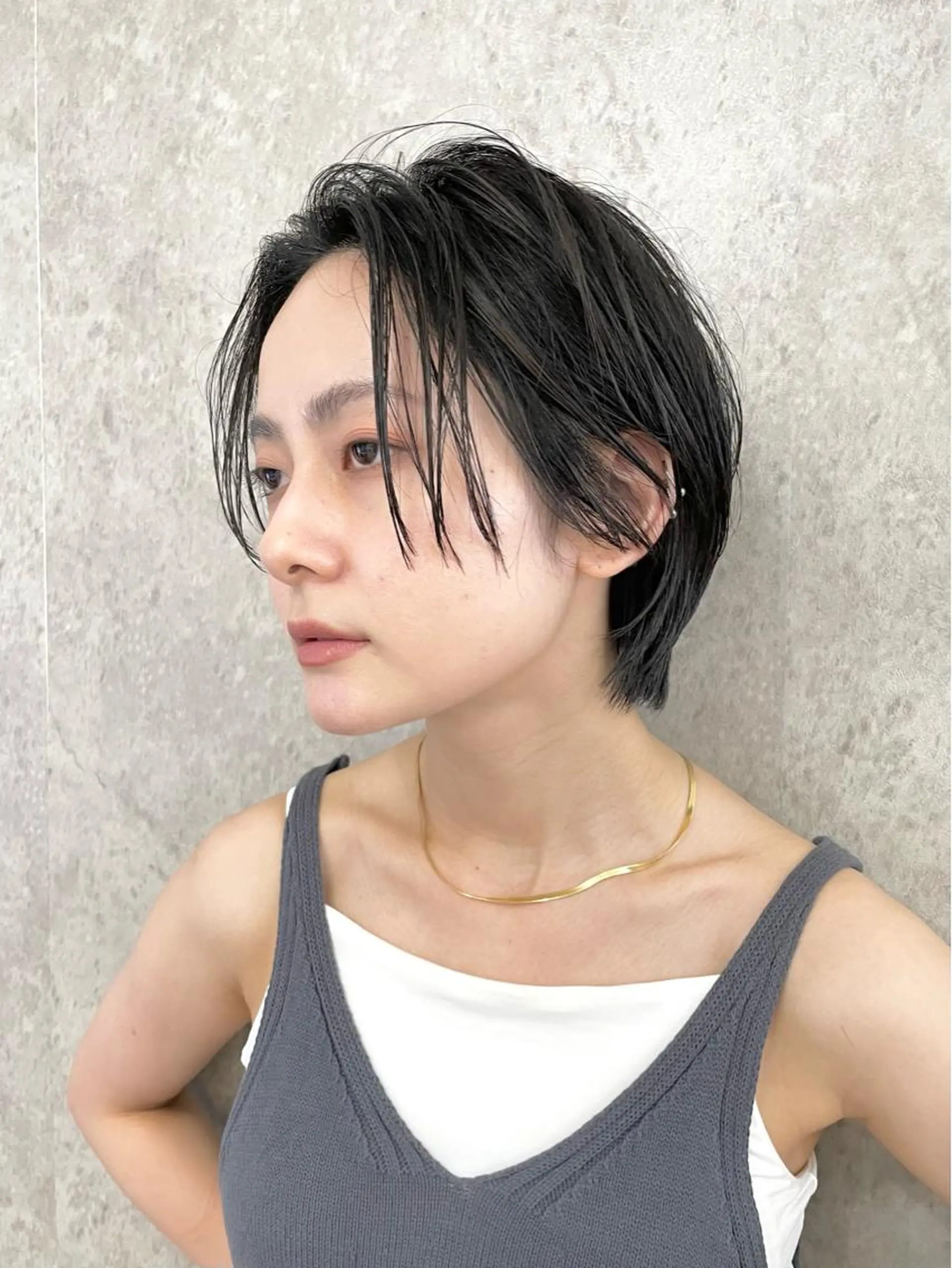 ショート ショートボブ ショートレイヤー ハンサムショート ボブ レイヤーカット カット 透明感カラー 大人グレージュ有村のヘアスタイル