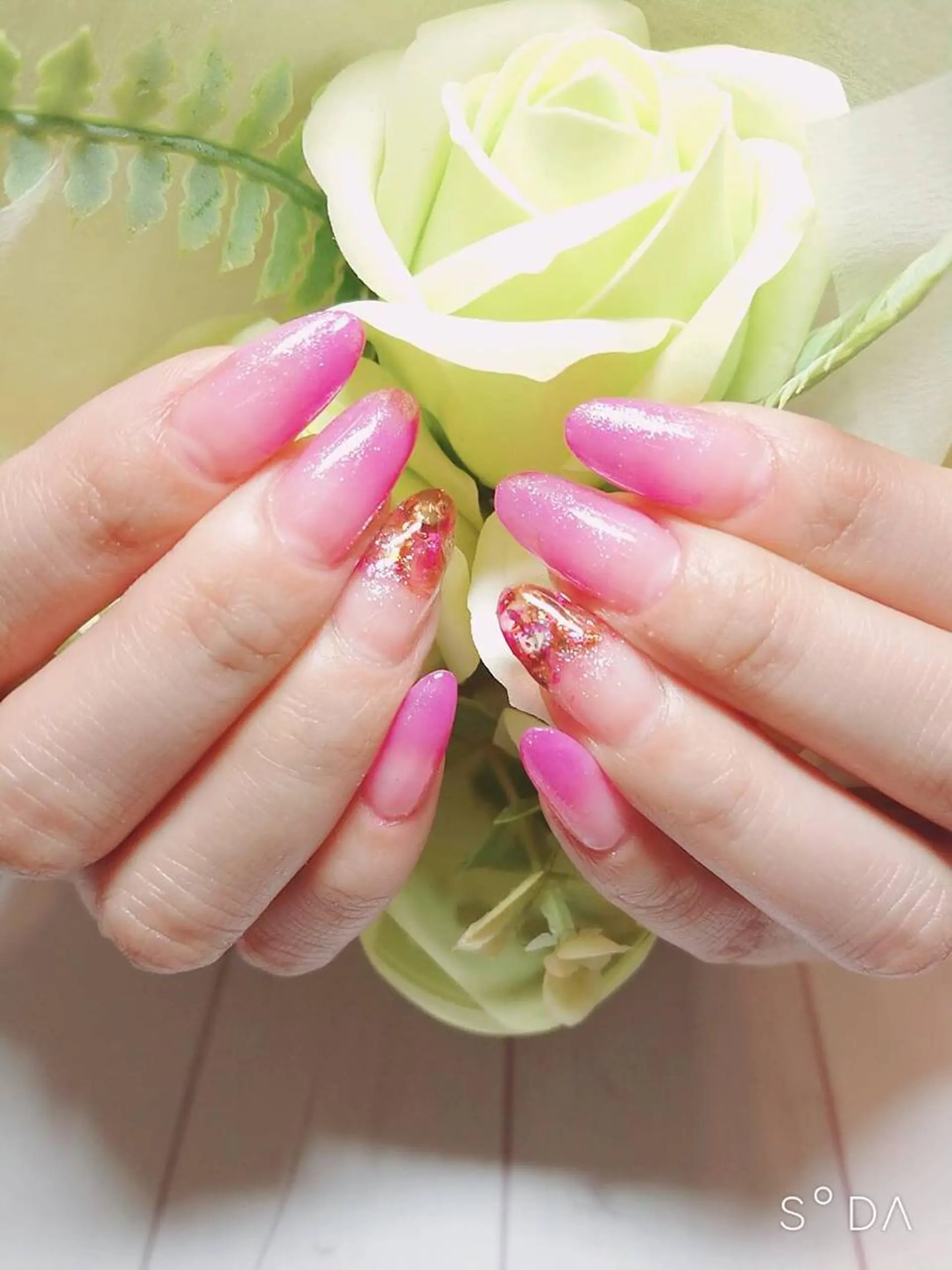 ネイル アートネイル グラデーション ピンク Piacere 絵美のネイルデザイン