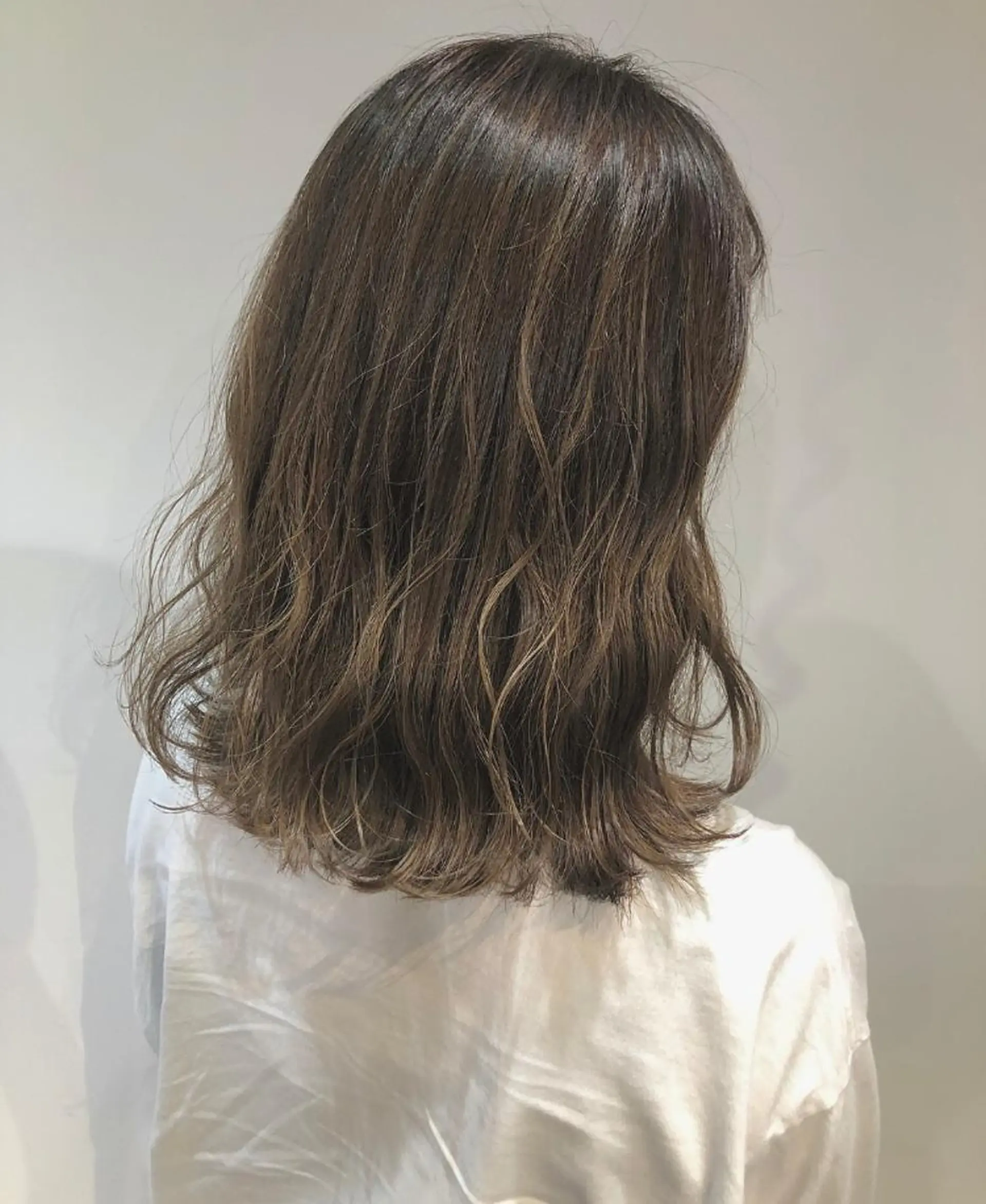 ミディアム カラー ベージュカラー ハイライトカラー ハイライト カット ヘアカラー トリートメント scene. haraのヘアスタイル