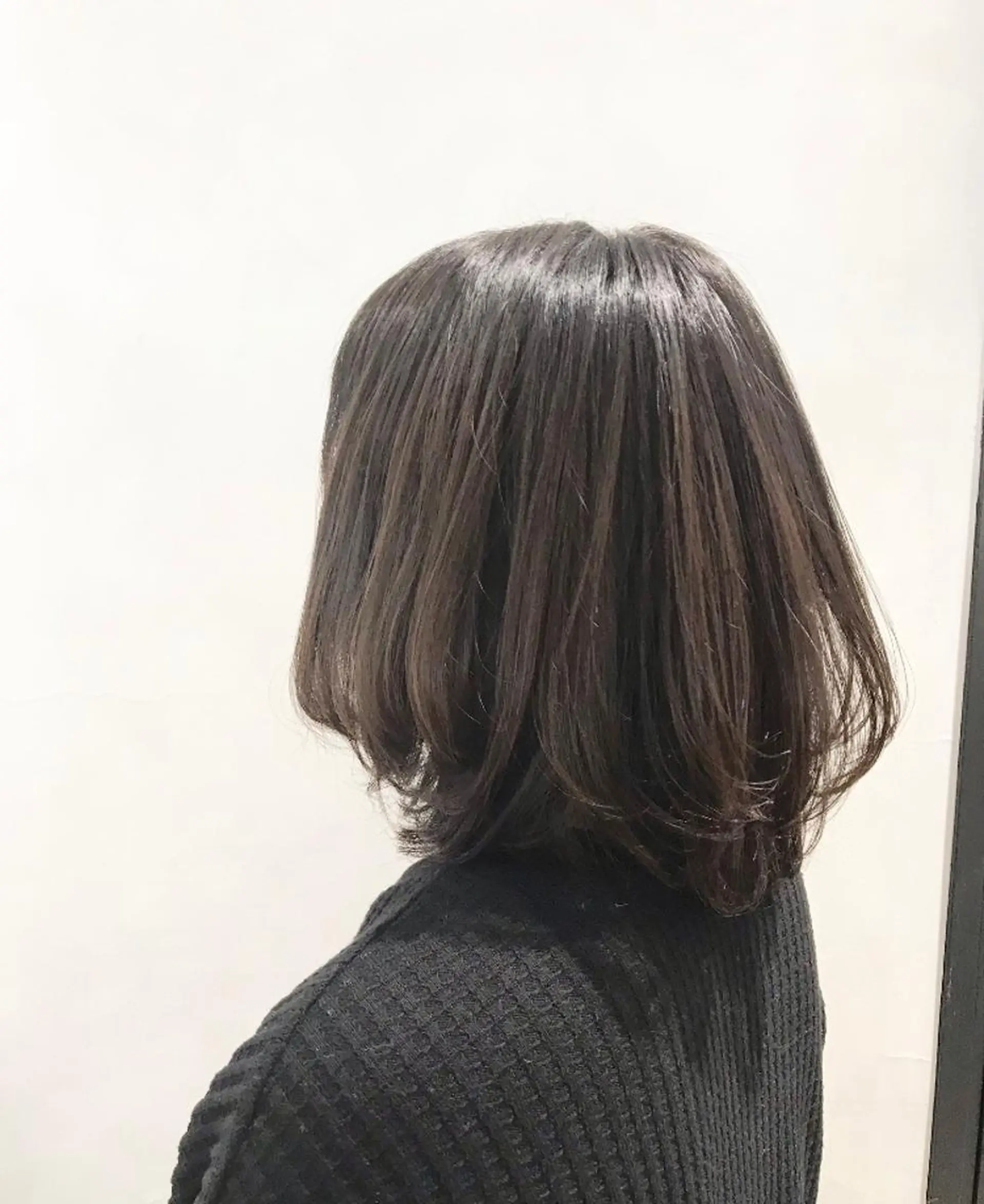 ミディアム カラー パーマ アッシュ 透明感カラー ボブ 予約 停止のヘアスタイル