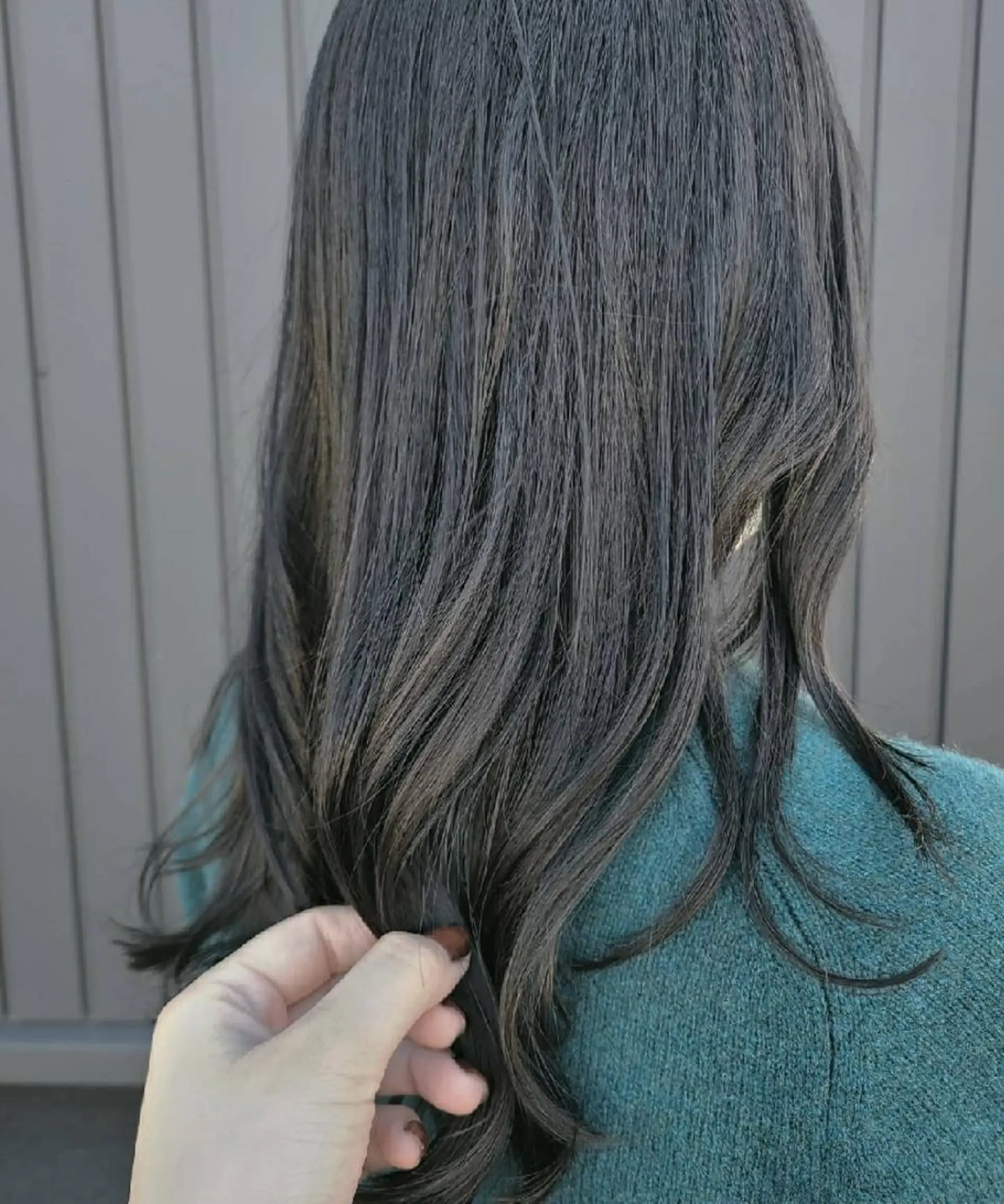 セミロング カラー アッシュ ヘアカラー トリートメント 関口 友菜のヘアスタイル