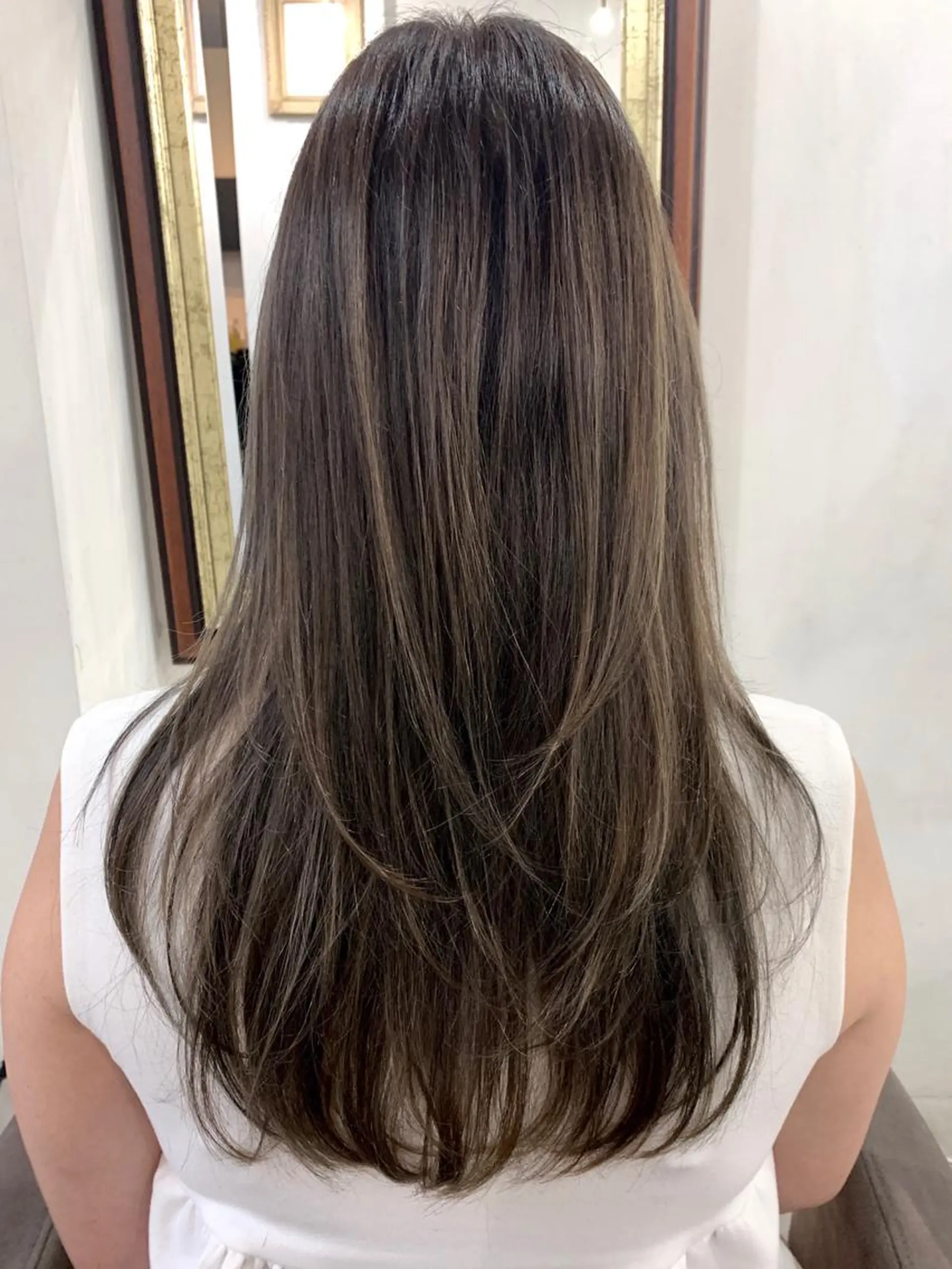 セミロング カラー バレイヤージュ レイヤーカット エクステ（レミー毛） NINEのヘアスタイル