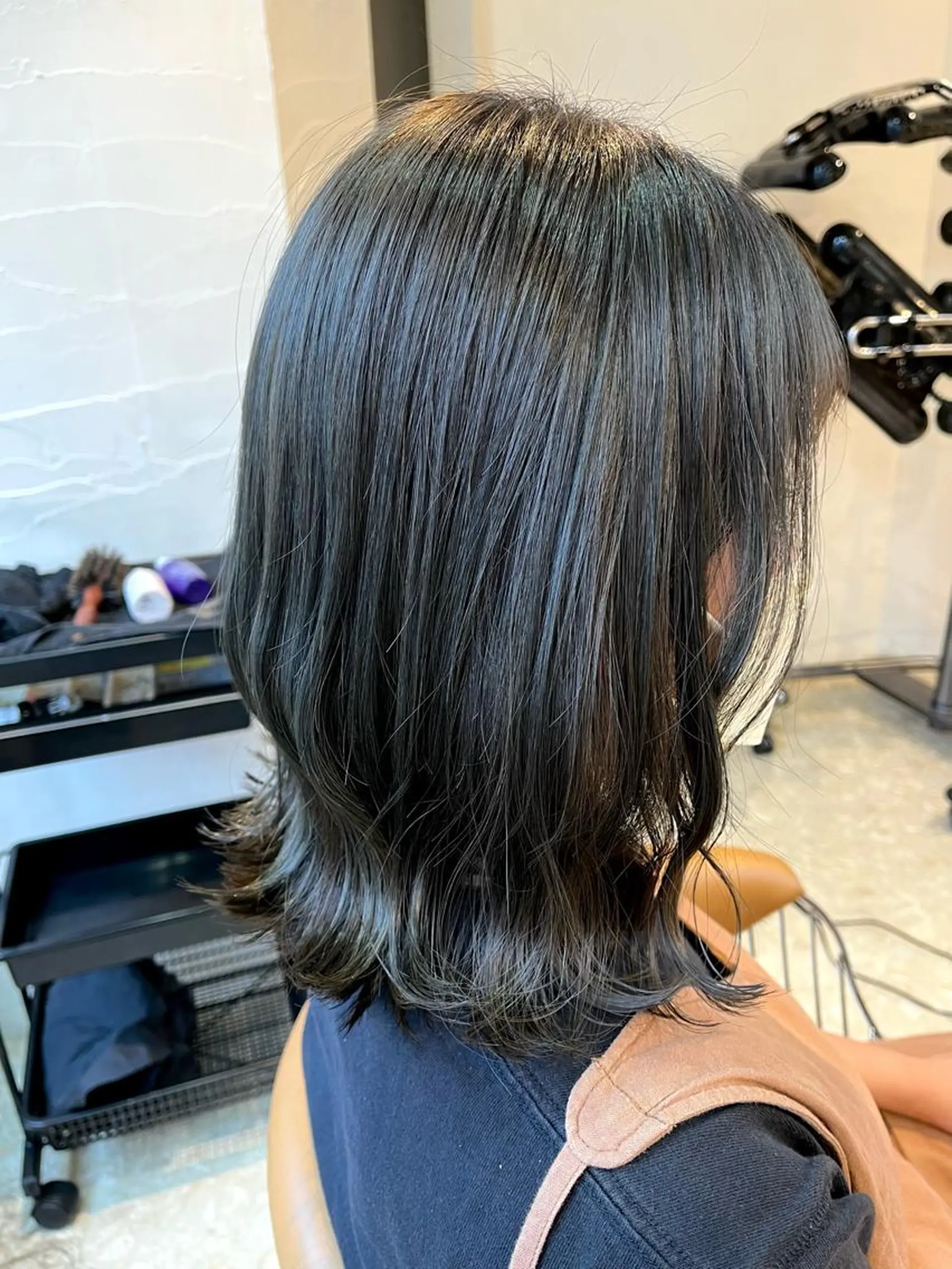 ミディアム カラー アッシュ オリーブアッシュ カット ヘアカラー うしだ かおるのヘアスタイル