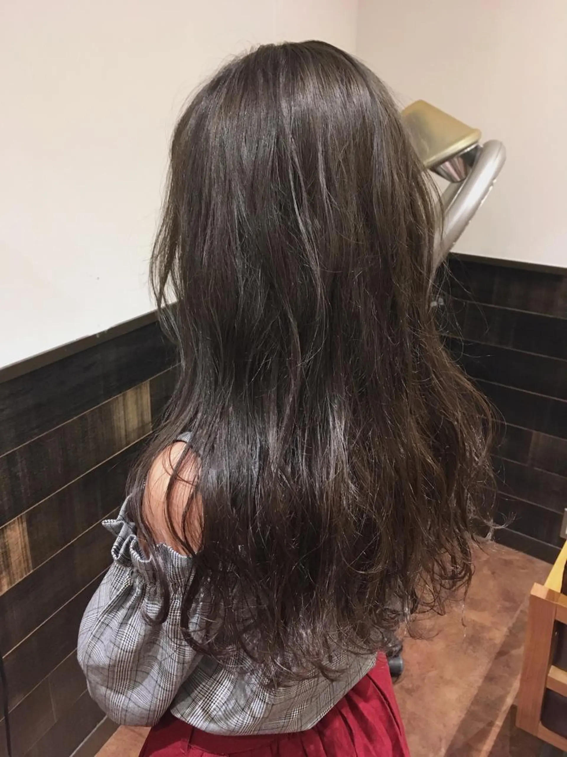 ロング カラー ヘアアレンジ 栗林 実莉のネイルデザイン