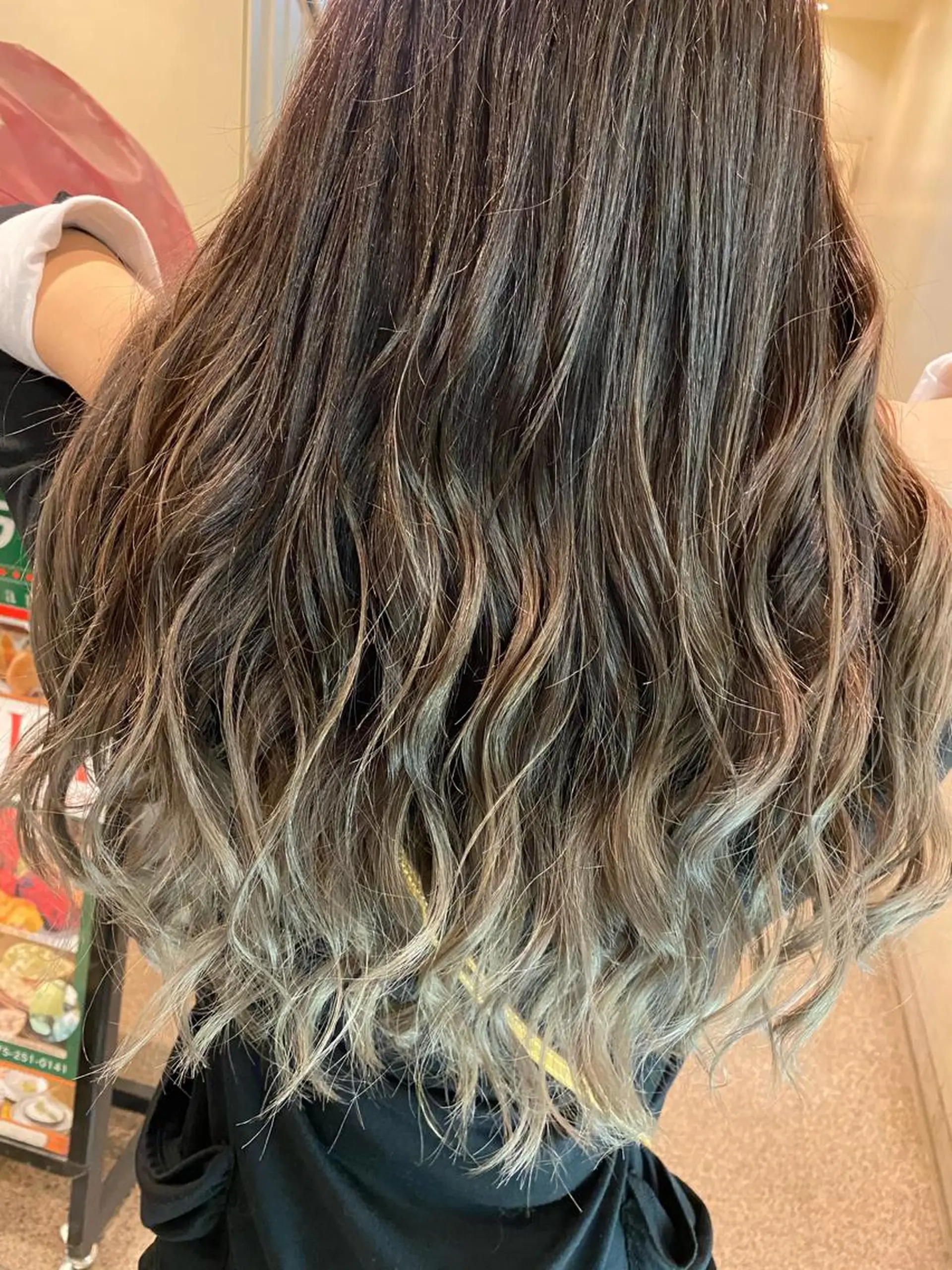 セミロング カラー ヘアアレンジ グラデーションカラー 久米 治仁のヘアスタイル