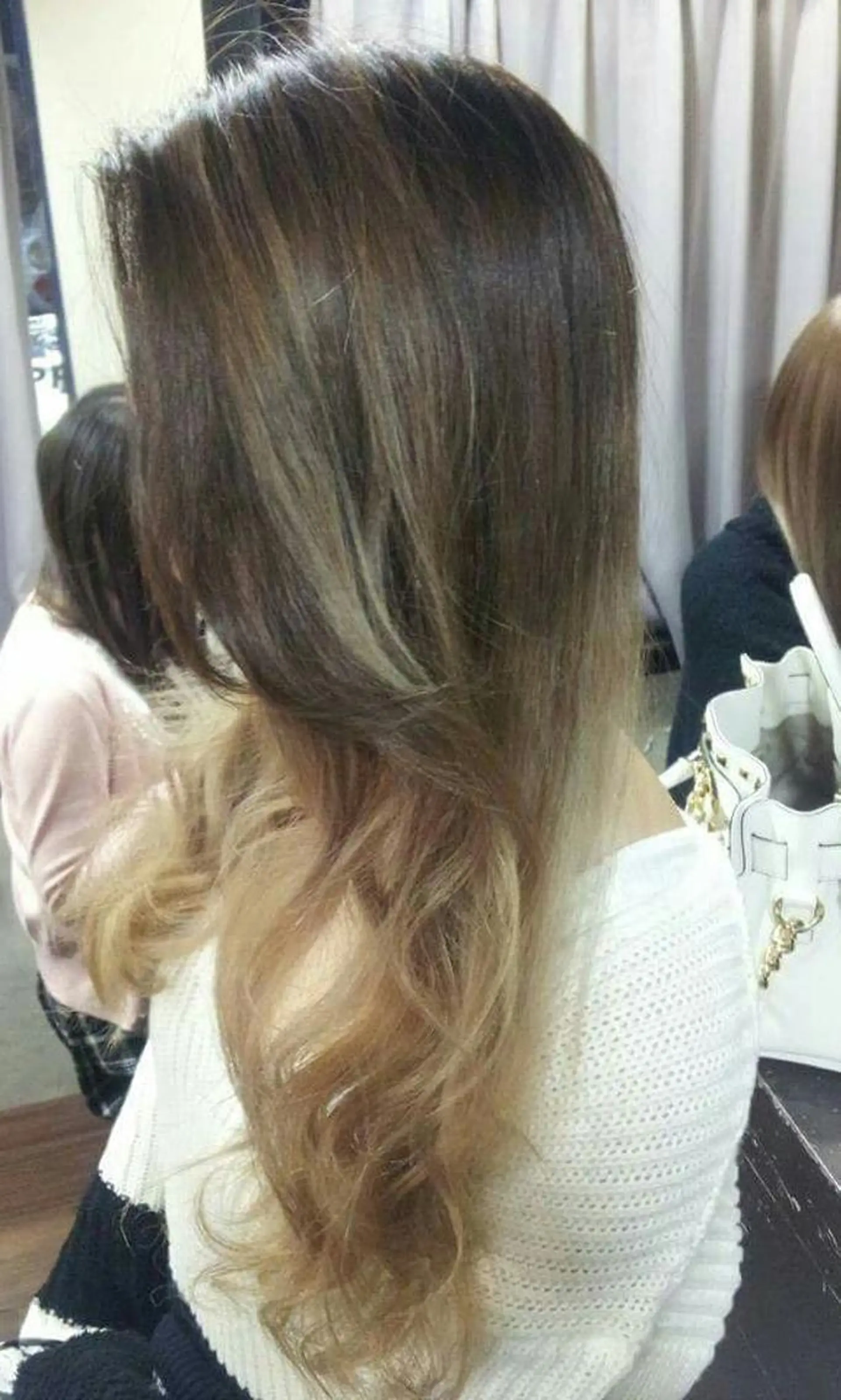 セミロング ロング カラー アッシュ ダークアッシュ グラデーションカラー 100%髪質改善特化 TRUNSのヘアスタイル