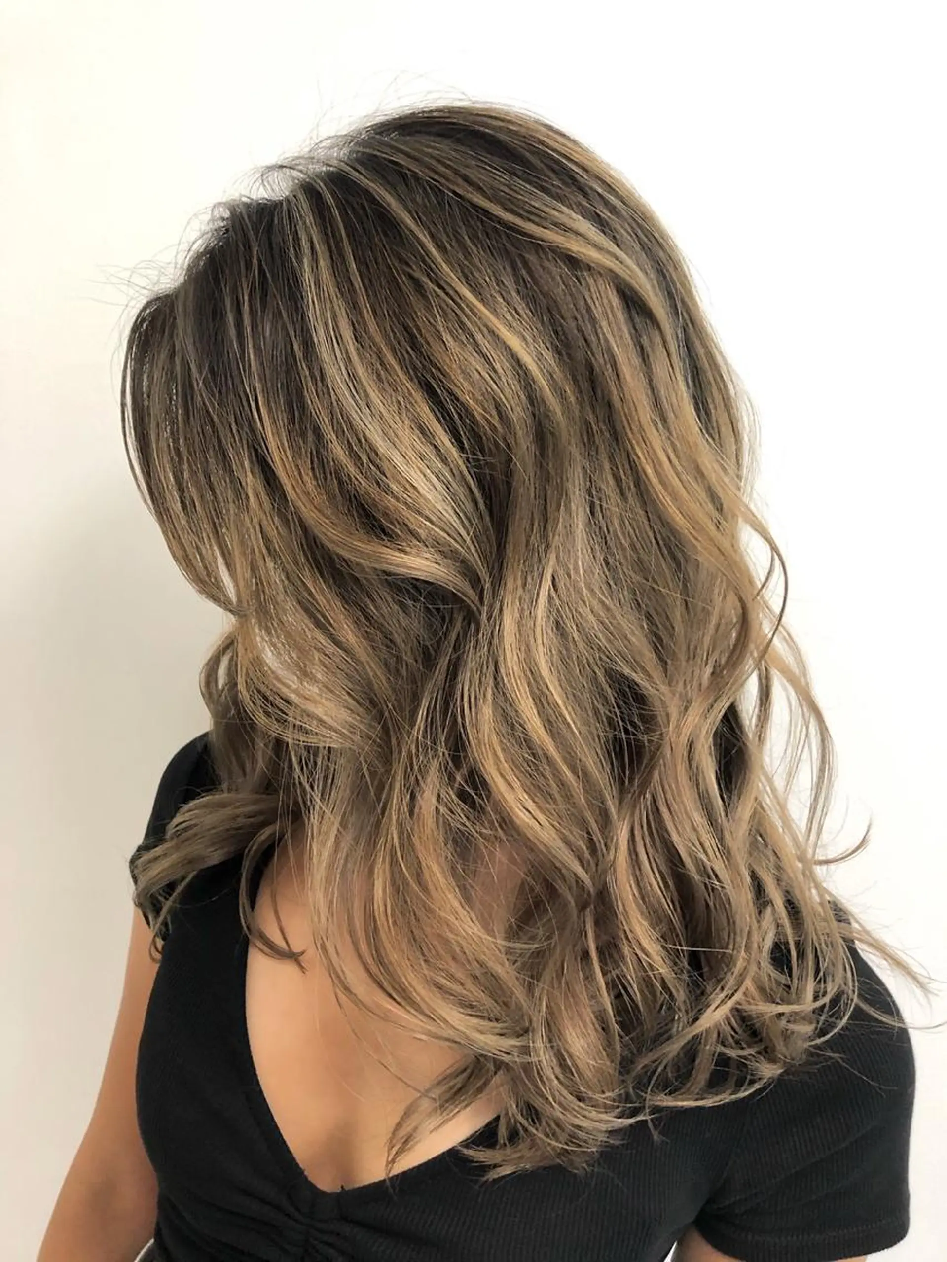 セミロング カラー バレイヤージュ レイヤーカット biscohair 髪にドラマを。のヘアスタイル