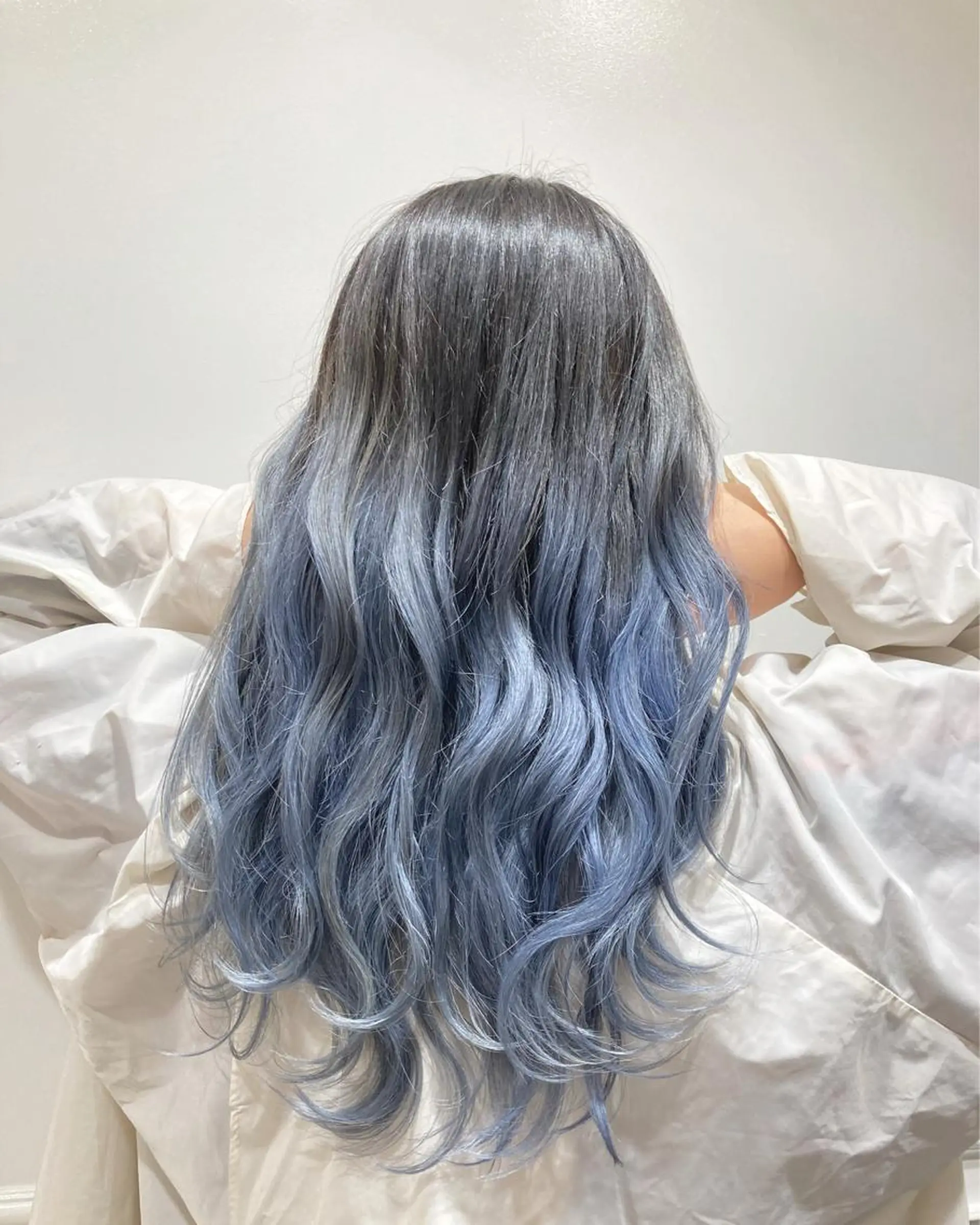 セミロング カラー パーマ グラデーションカラー Zina渋谷エリア マネージャShionのヘアスタイル