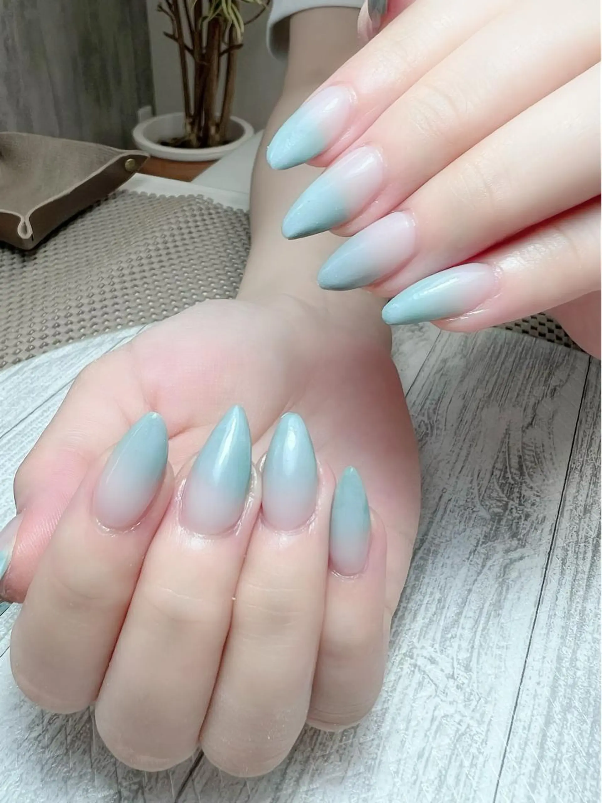 ネイル ジェルネイル グリーン スカルプネイル ハンドネイル シェヌネイル JURAのネイルデザイン