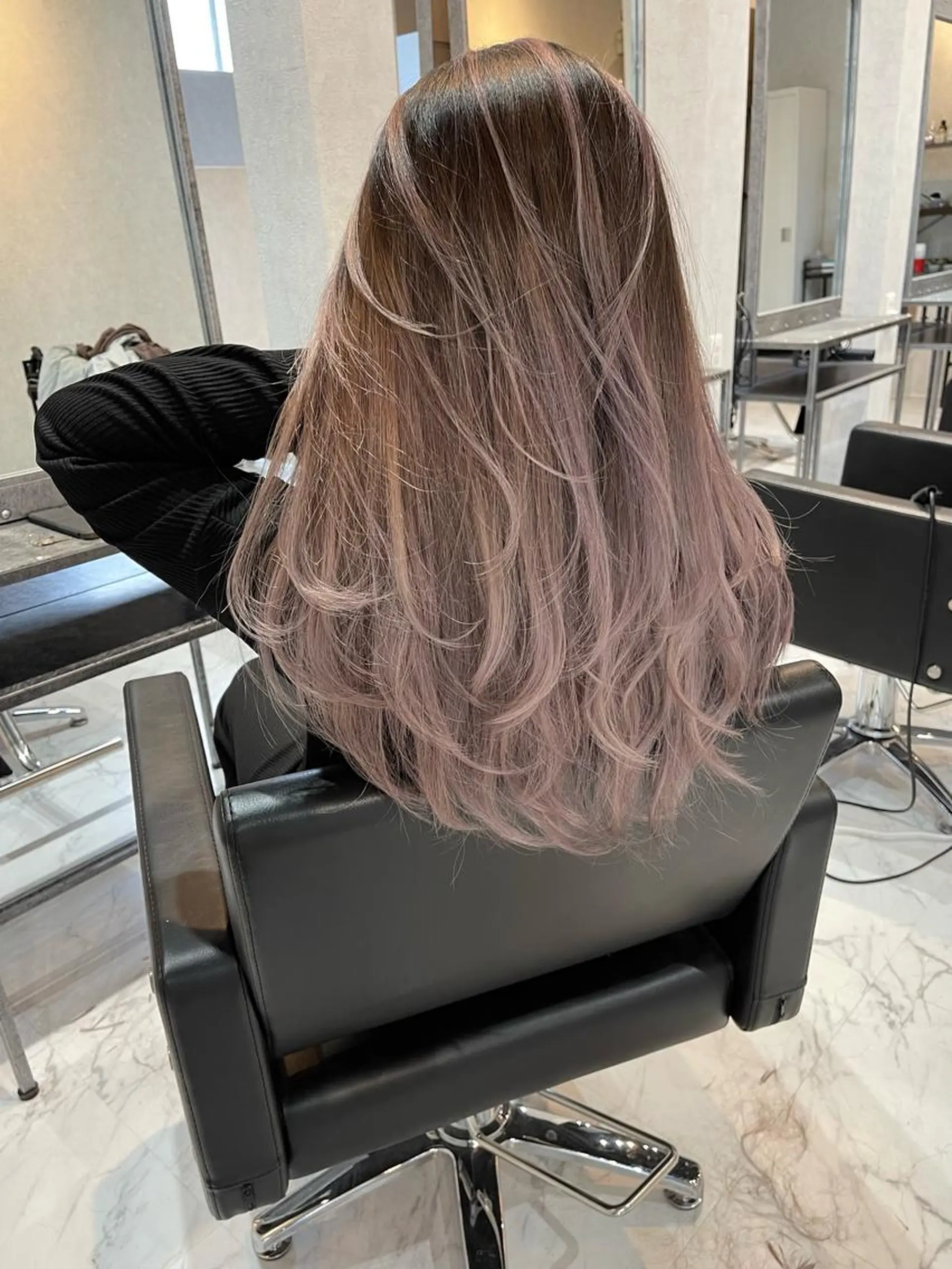 セミロング カラー ヘアアレンジ バレイヤージュ デザインカラー ハイライトカラー 外国人風カラー ハイライト アンドウ ユウ/ レイヤーカット/韓国のヘアスタイル