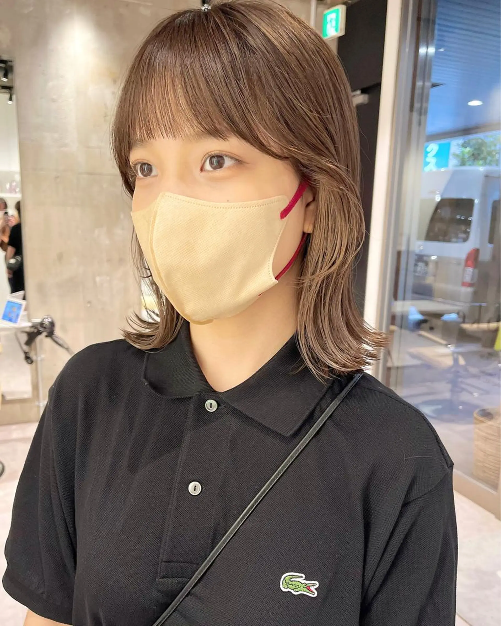 ミディアム カラー イヤリングカラー グレージュ iLi所属・iLi 《イリ》のヘアスタイル