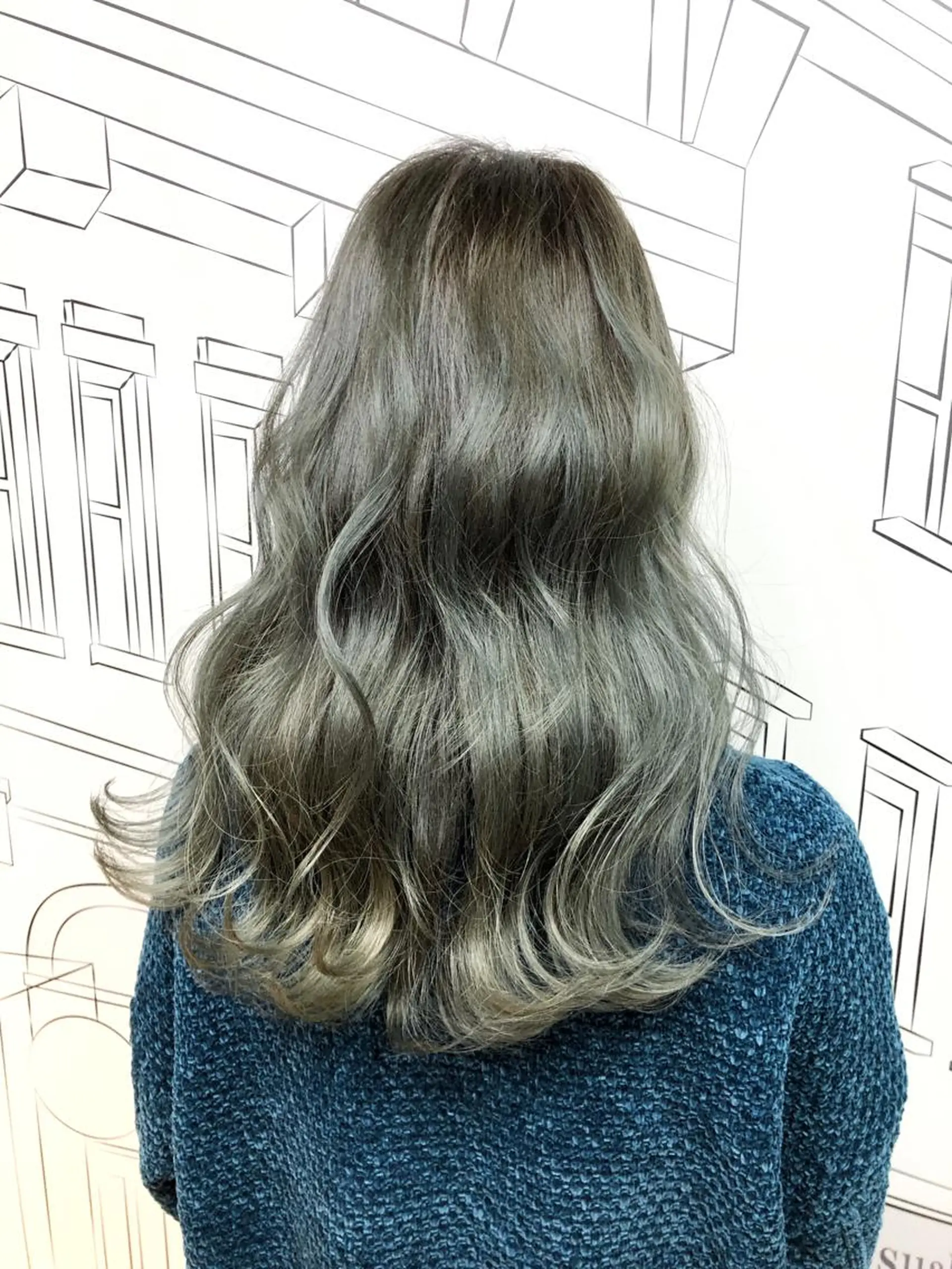 セミロング カラー グレージュ オリーブグレージュ オリーブグレー 外国人風カラー ヘアカラー レイヤー⭐️カラー ⭐️平川雅史のヘアスタイル