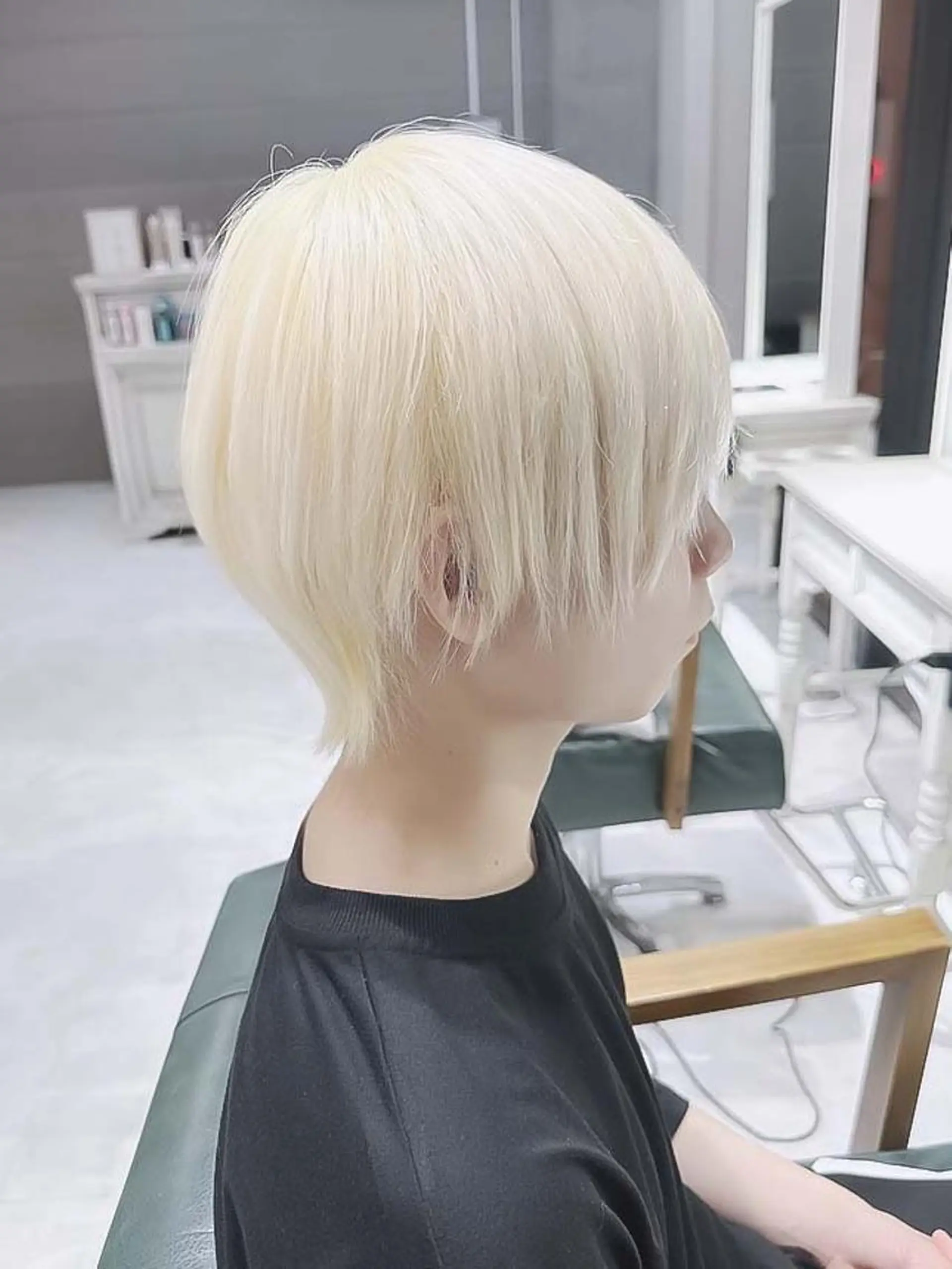 ショート メンズ カラー ヘアアレンジ メンズブリーチ メンズハイトーン ブリーチ ケアブリーチ 透明感カラー Days 透明感カラーのヘアスタイル
