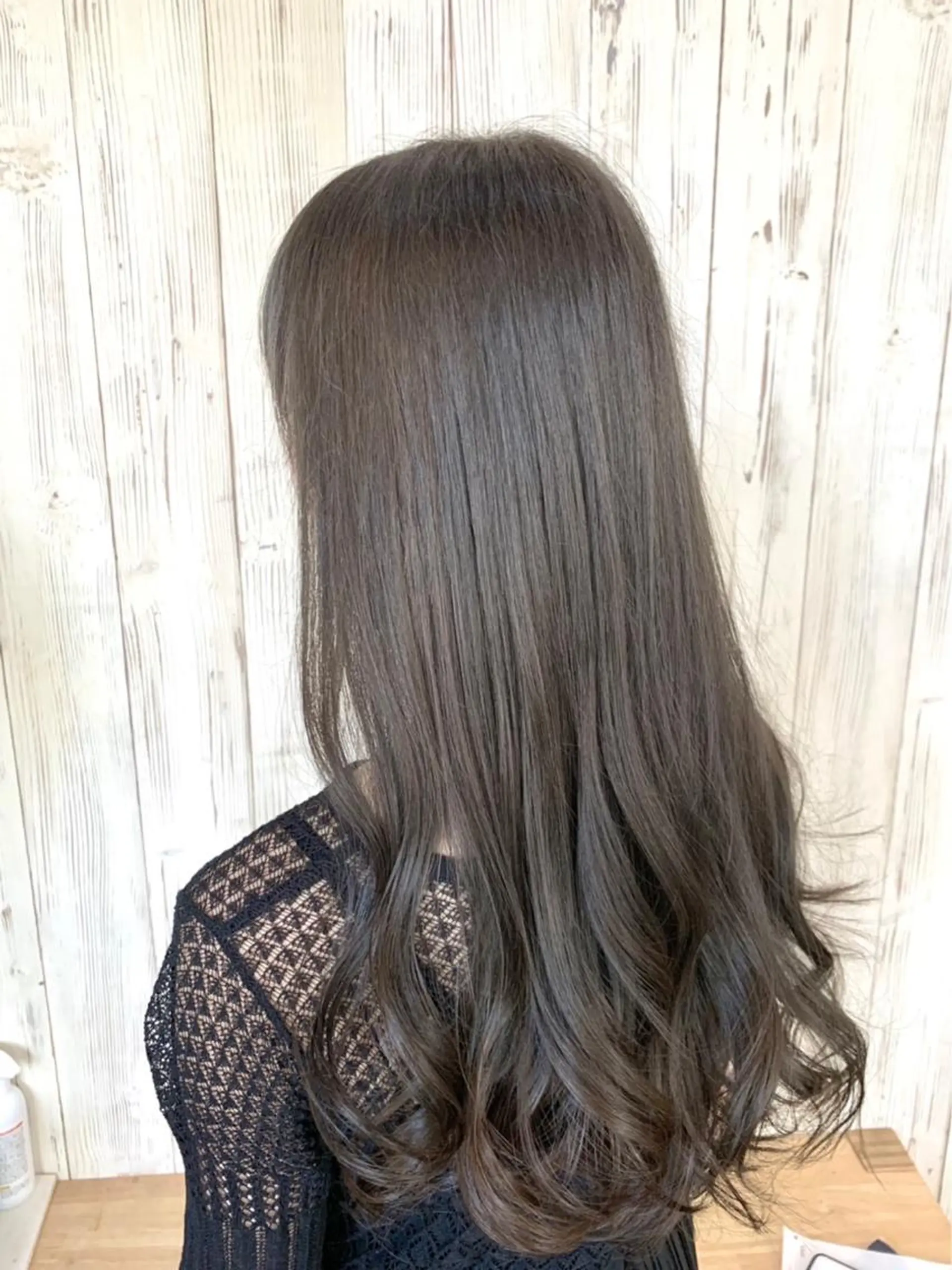 ミディアム ヘアカラー MINAKO .のヘアスタイル