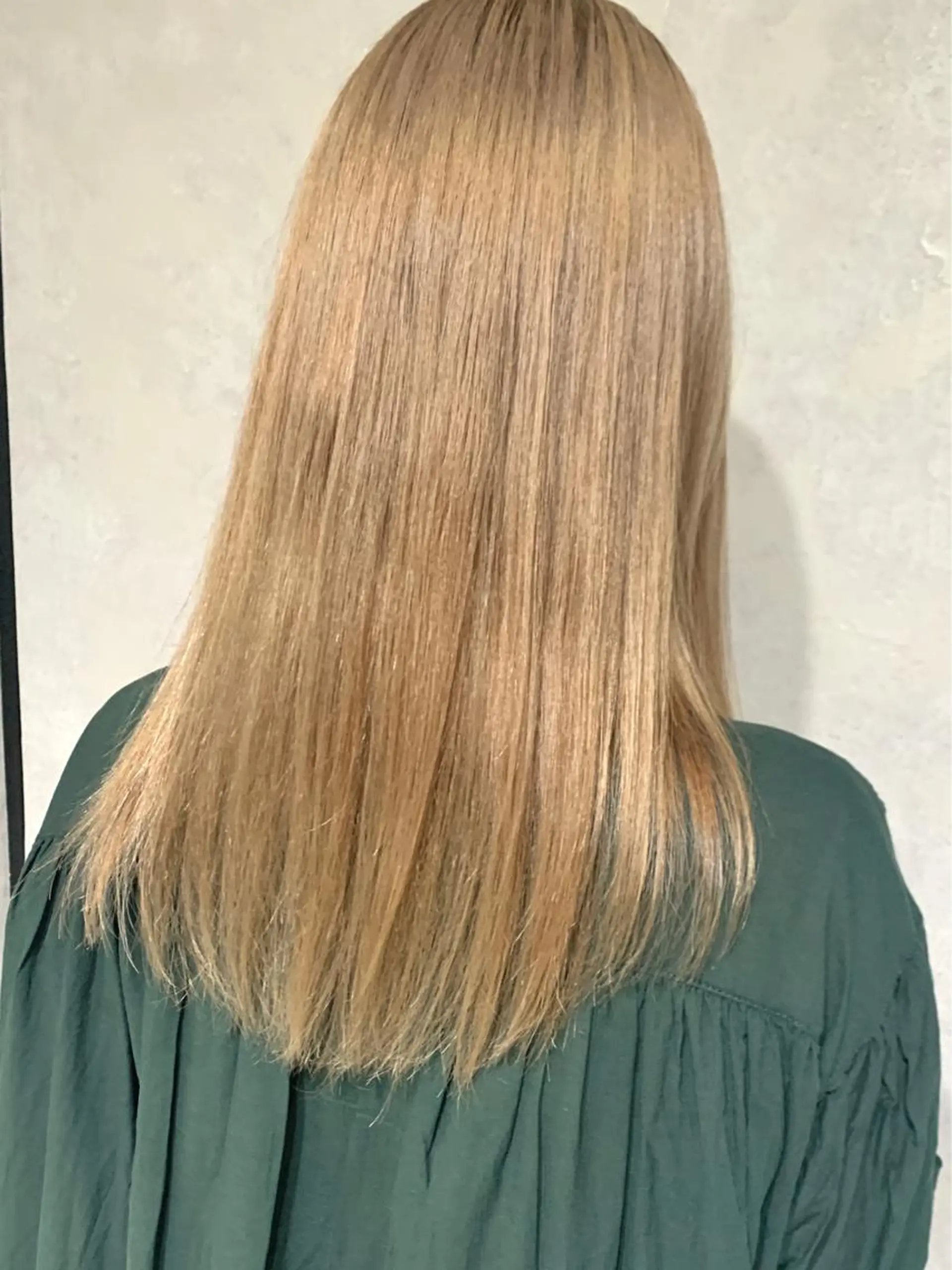 ロング カラー ベージュカラー ブリーチ ホワイトベージュ カット ヘアカラー トリートメント 岡崎勇人/レイヤー/ 韓国/ケラチンTRのヘアスタイル