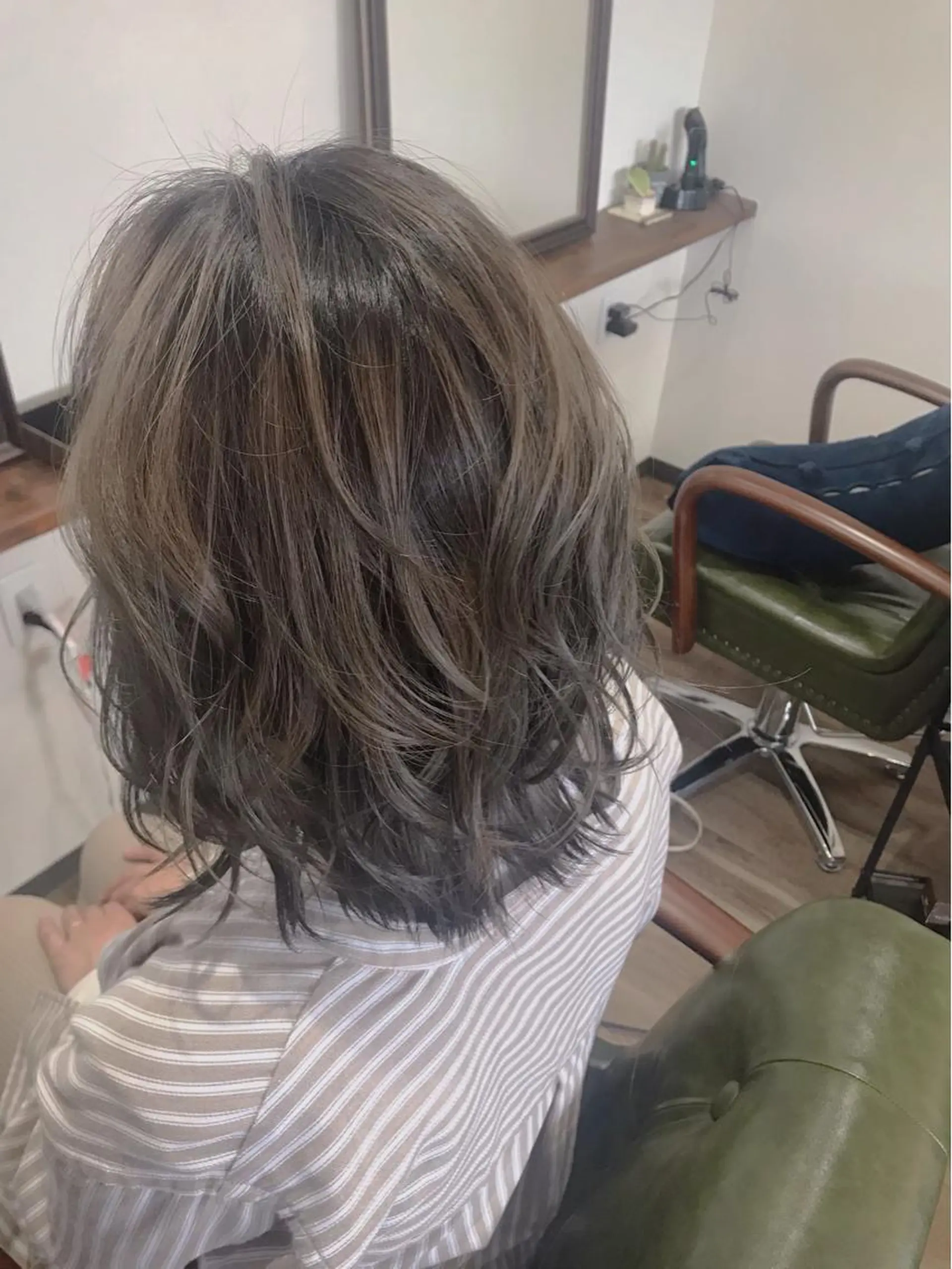 ミディアム カラー バレイヤージュ グレージュ レイヤーカット カット ヘアカラー トリートメント Rug Relief 吉田のヘアスタイル