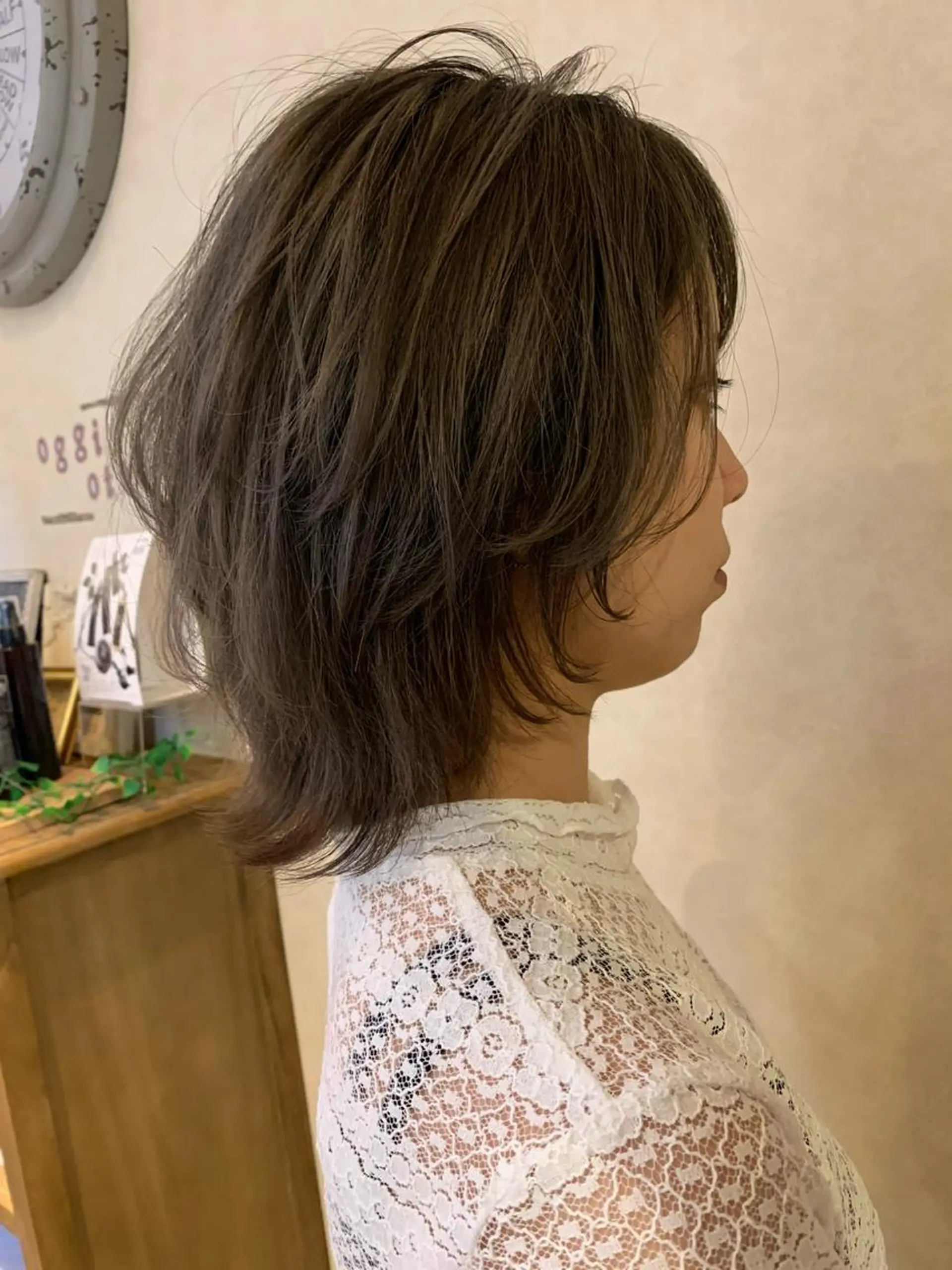 ミディアム ウルフカット Lit.豊橋 夏目のヘアスタイル