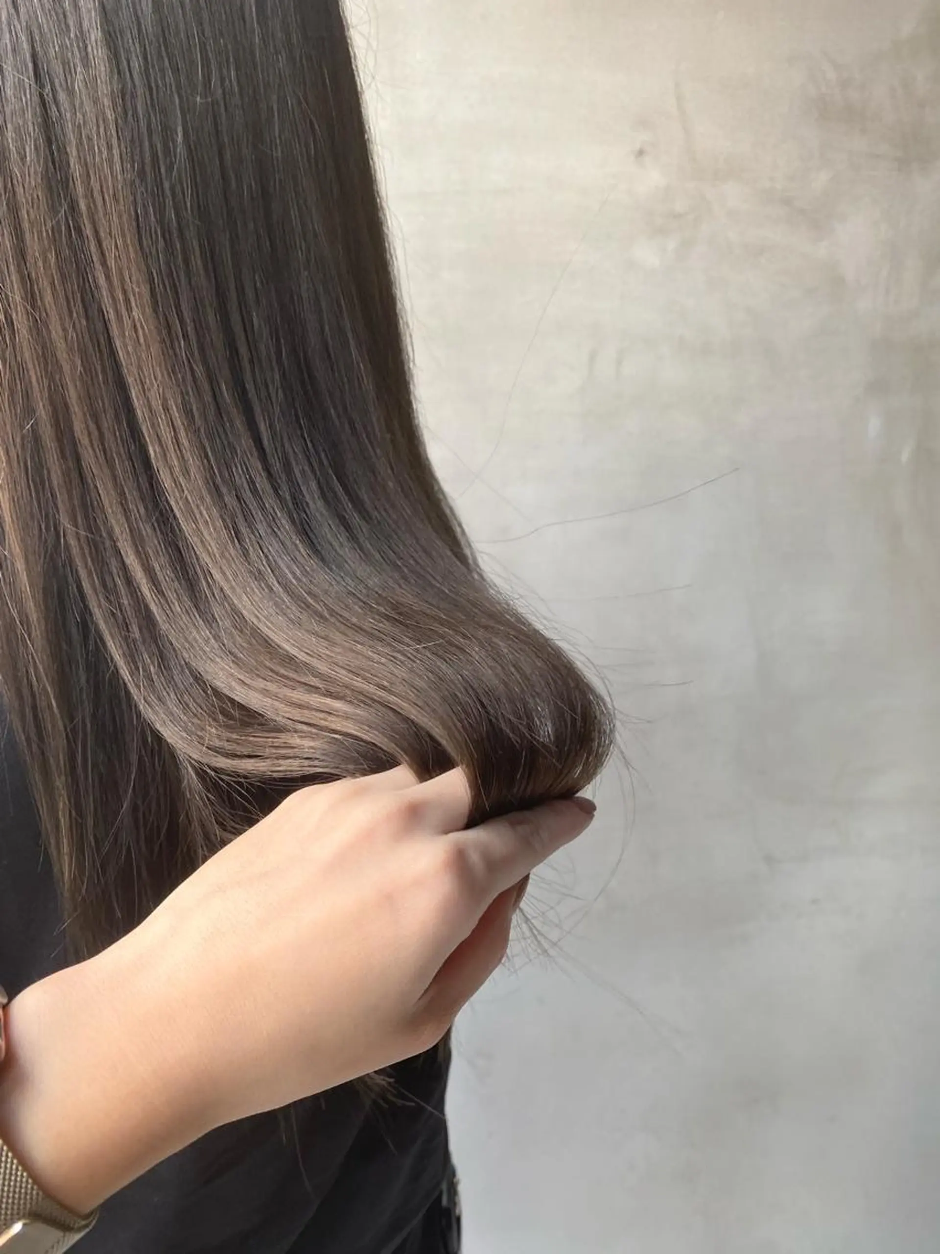 ロング カラー shiori ﾍﾞｰｼﾞｭｶﾗｰのヘアスタイル