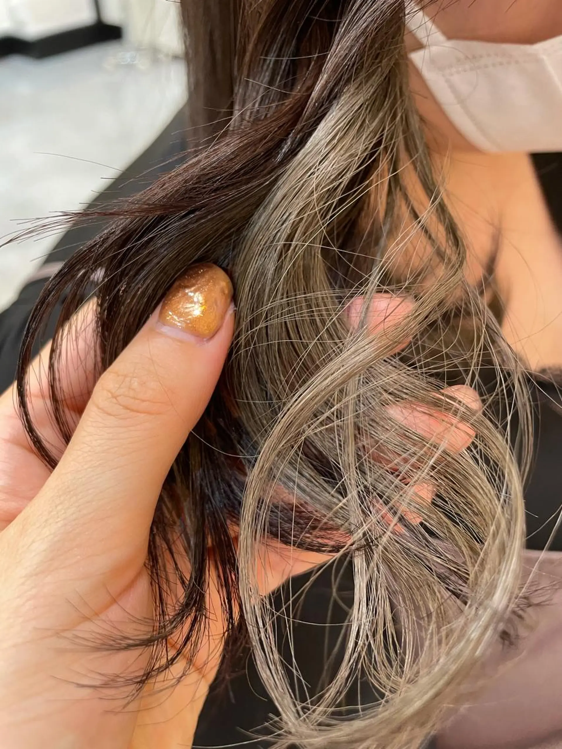 ミディアム カラー 高梨 菜々のヘアスタイル