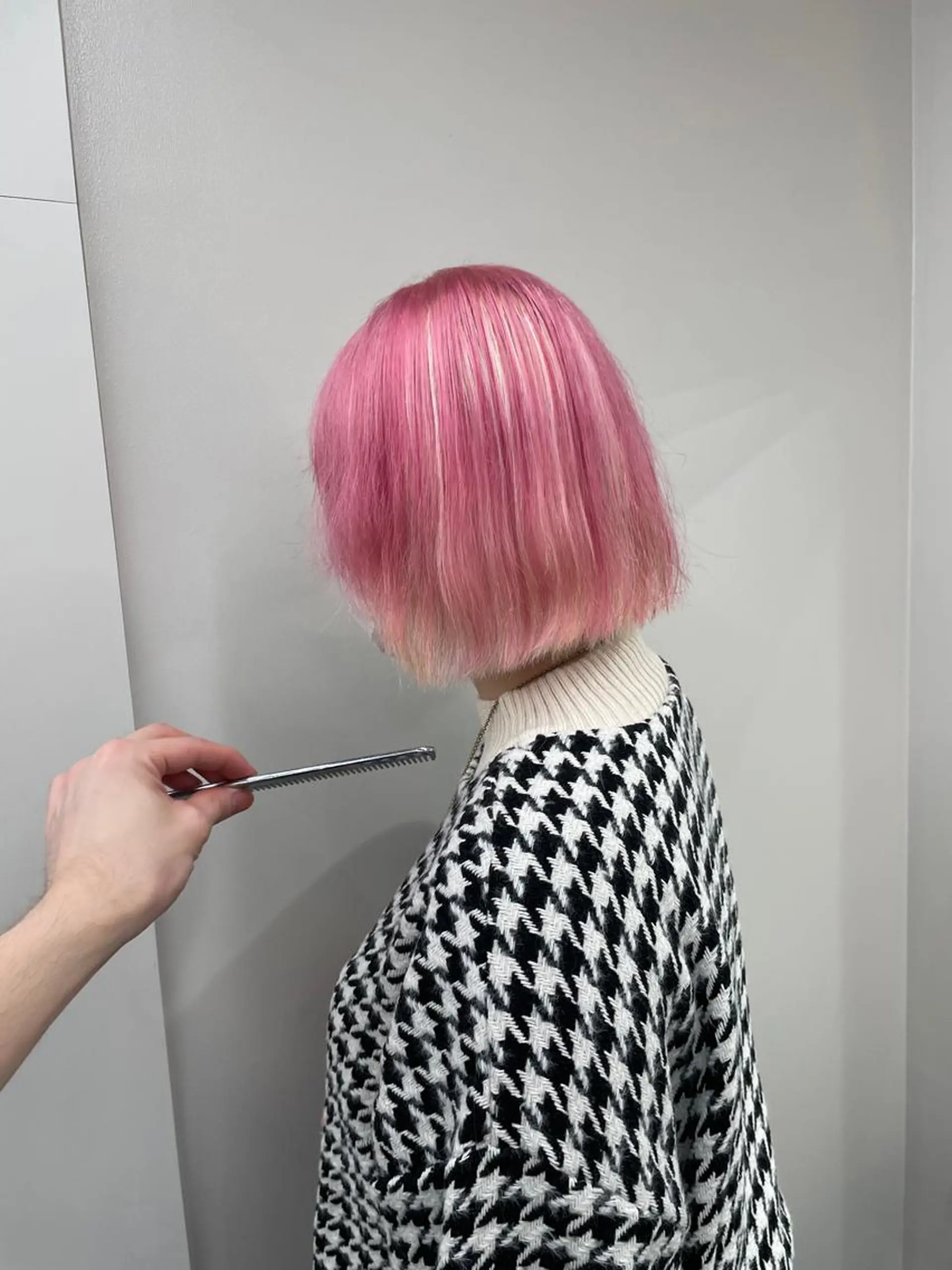 ミディアム カラー 切りっぱなしボブ レイヤー/縮毛矯正のヘアスタイル