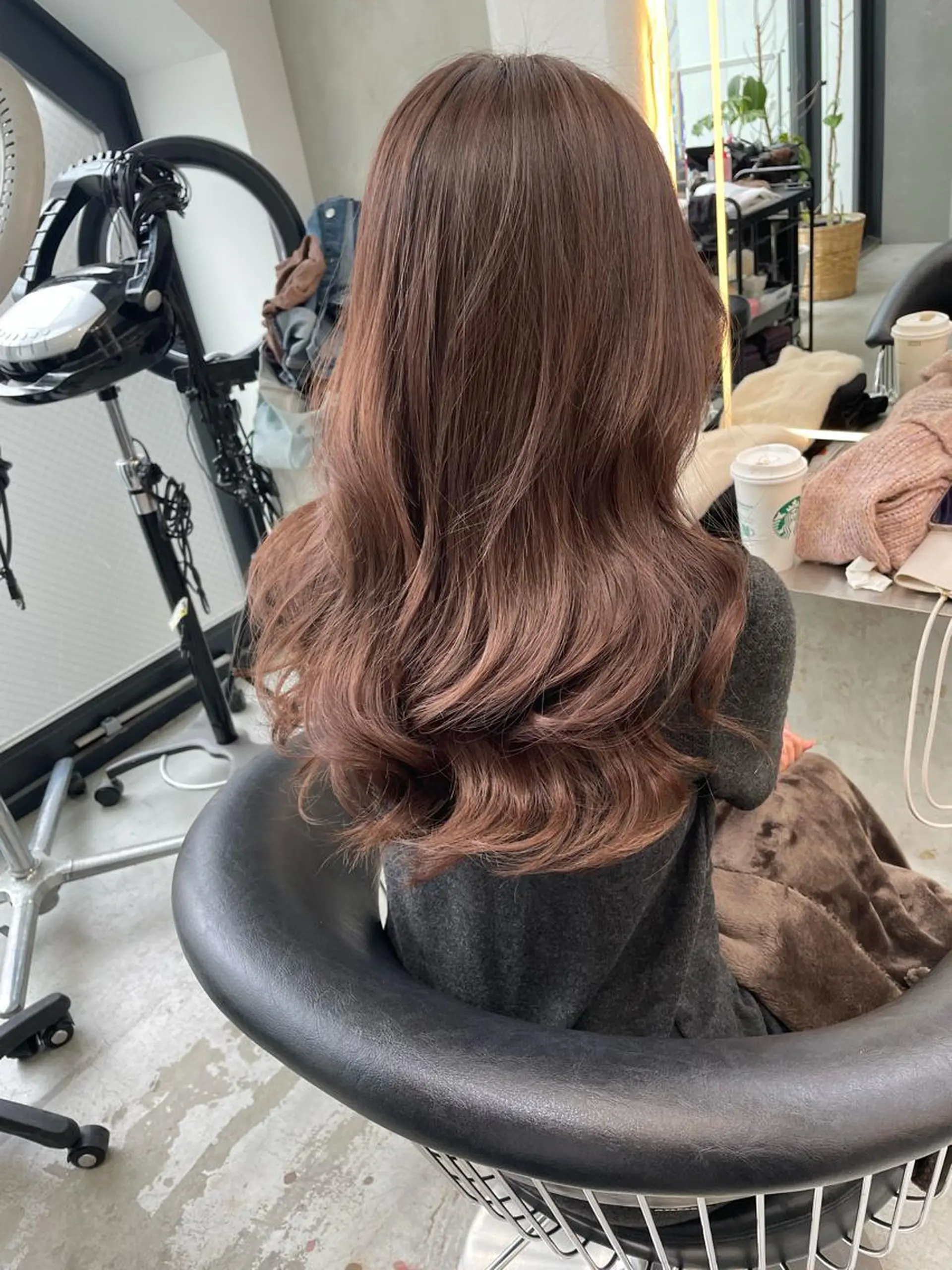 セミロング カット ヘアカラー トリートメント 山本翔一郎 韓国顔周りレイヤーのヘアスタイル