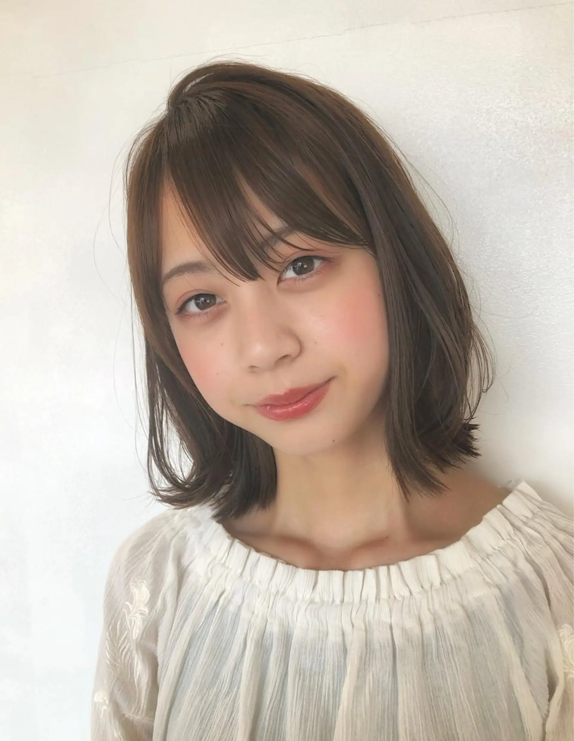 ミディアム ボブ 外ハネヘア 徳本 駿太のヘアスタイル