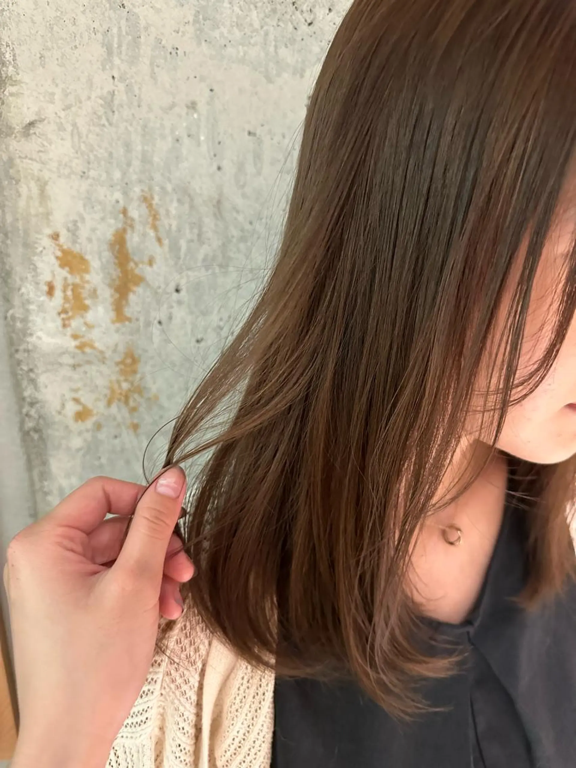 セミロング カラー ベージュカラー ブリーチ ブリーチなしカラー カット ヘアカラー トリートメント Mado Tsujido所属・小野江 祐李のヘアスタイル