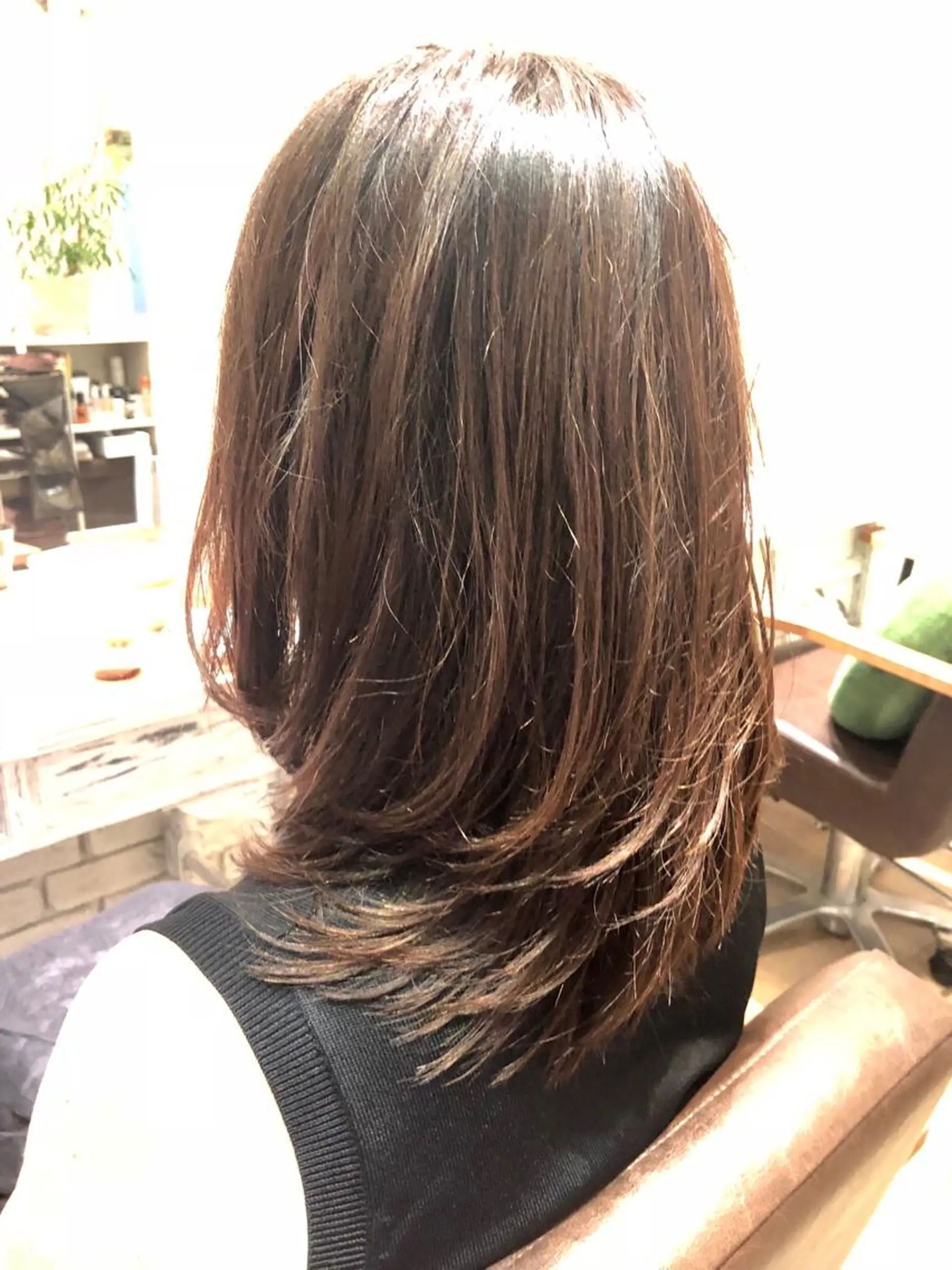 セミロング カラー ブラウンカラー ヘーゼル BANDE 水崎 悟のヘアスタイル