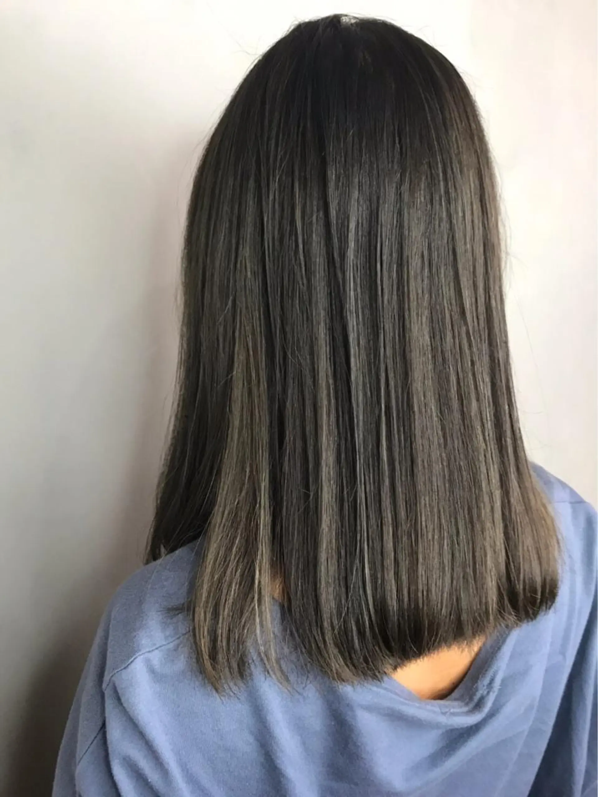 ミディアム カラー ブルーカラー エドルカラー ハイライトカラー シルバー ハイライト カット ヘアカラー BROCANTE立川 karasawa.nのヘアスタイル