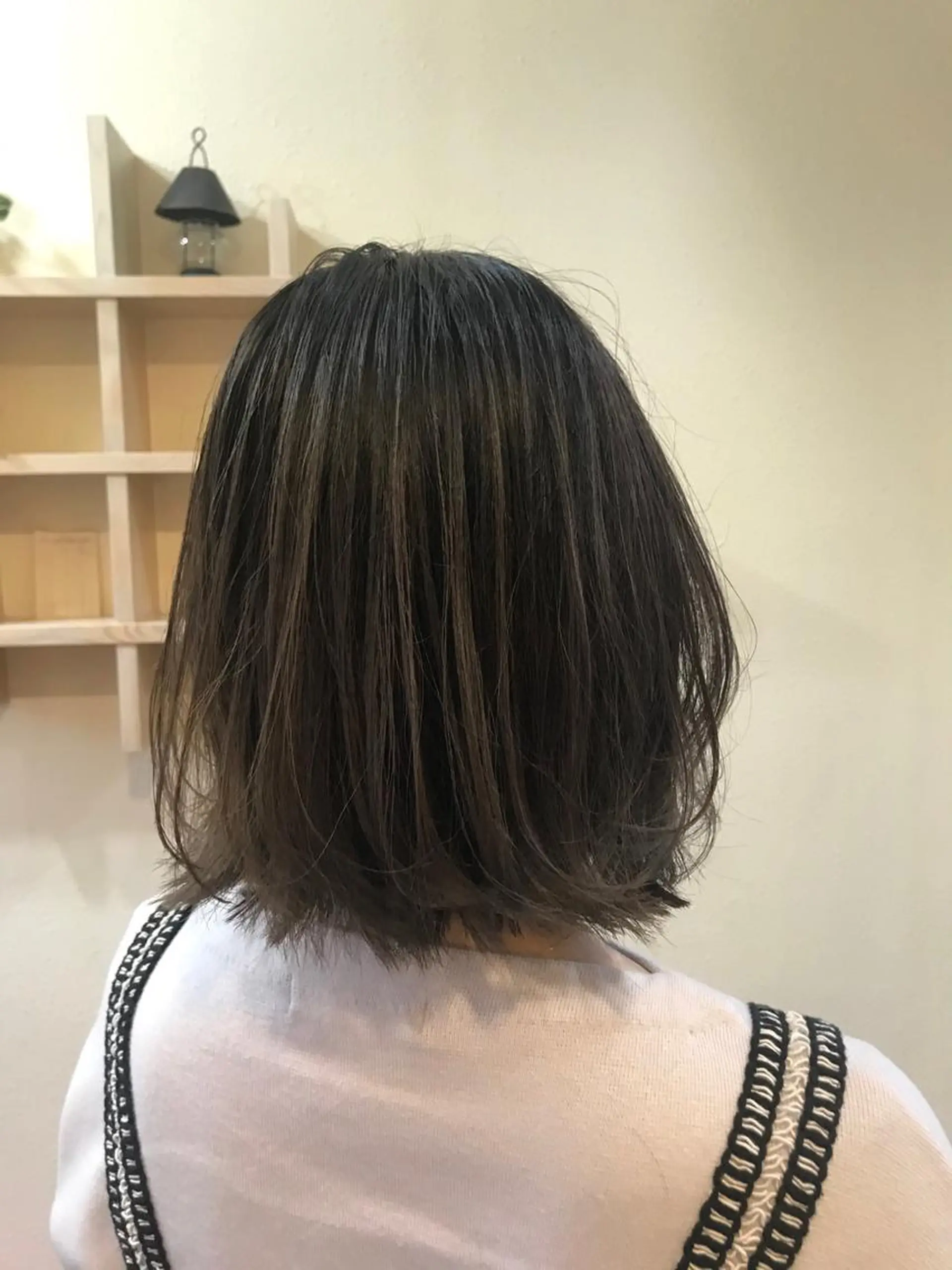 ミディアム ハイライト 中川 茜里のヘアスタイル