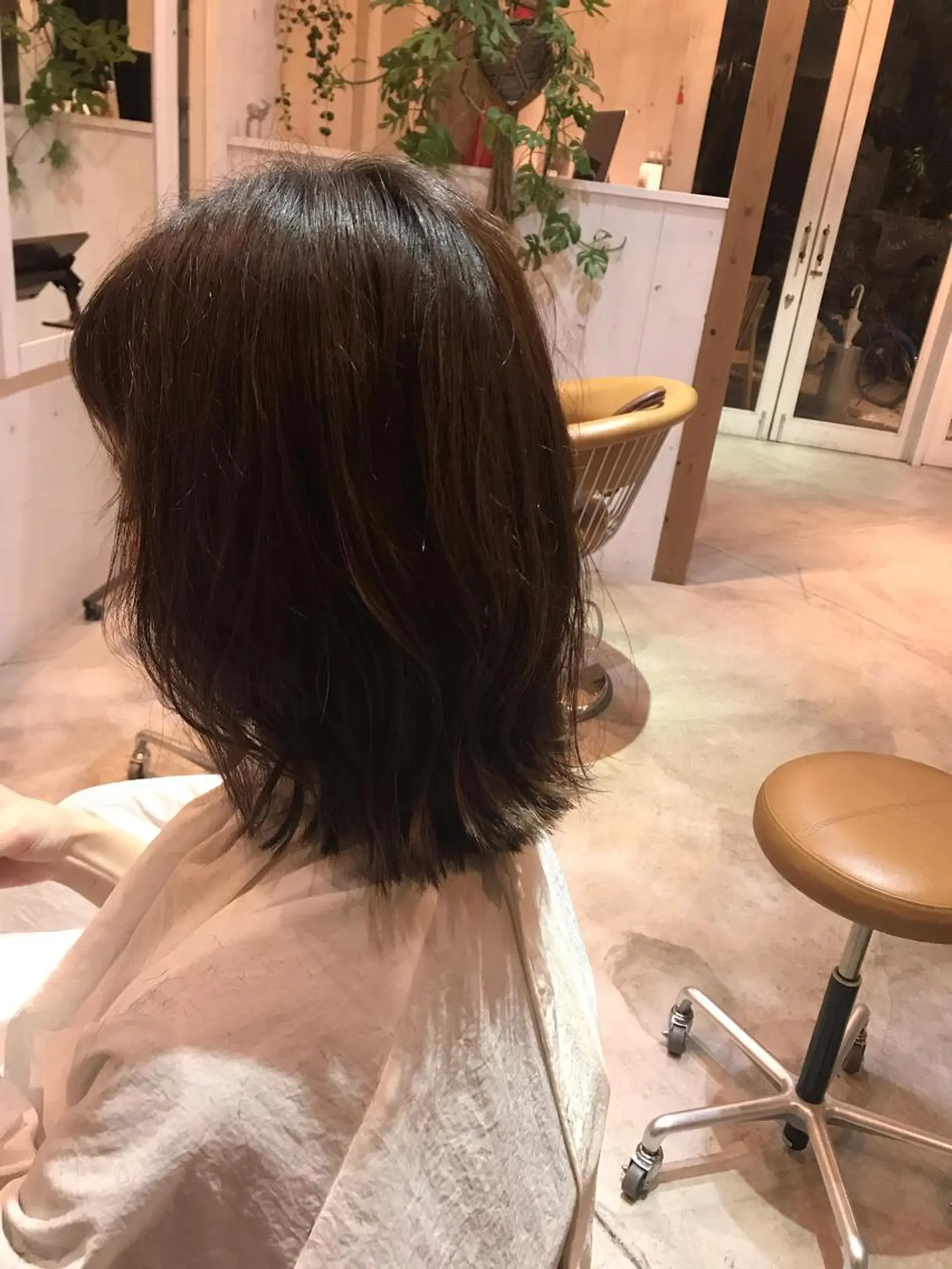 ミディアム ボブ 外ハネヘア 長尾 桃佳のヘアスタイル