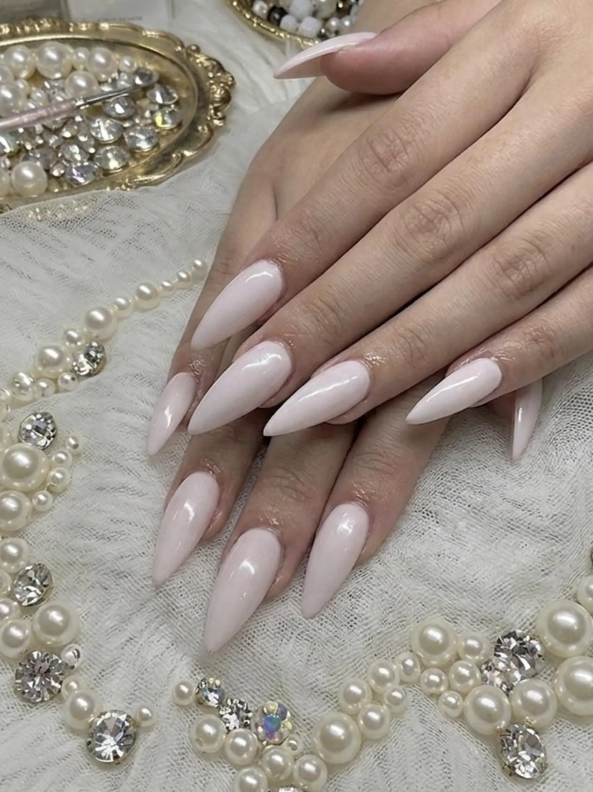 ネイル ロングネイル ピンク シンプルネイル ハンドネイル UNABOMBA (24時間営業)のネイルデザイン