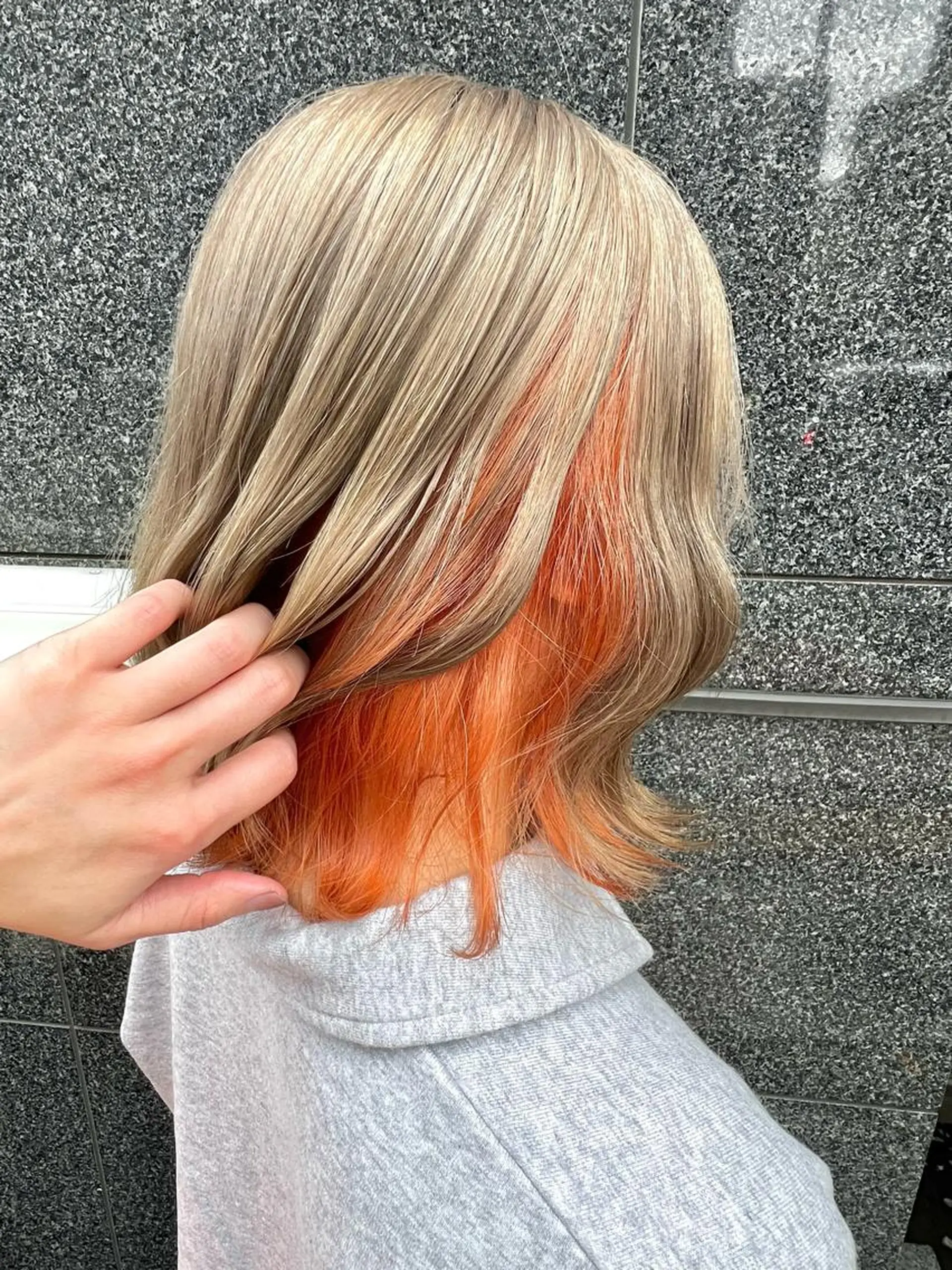 ミディアム カラー ヘアアレンジ ブリーチ グレージュ ミルクティーグレージュ オレンジ 🔶似合わせセンター パート/ヤス🔶のヘアスタイル