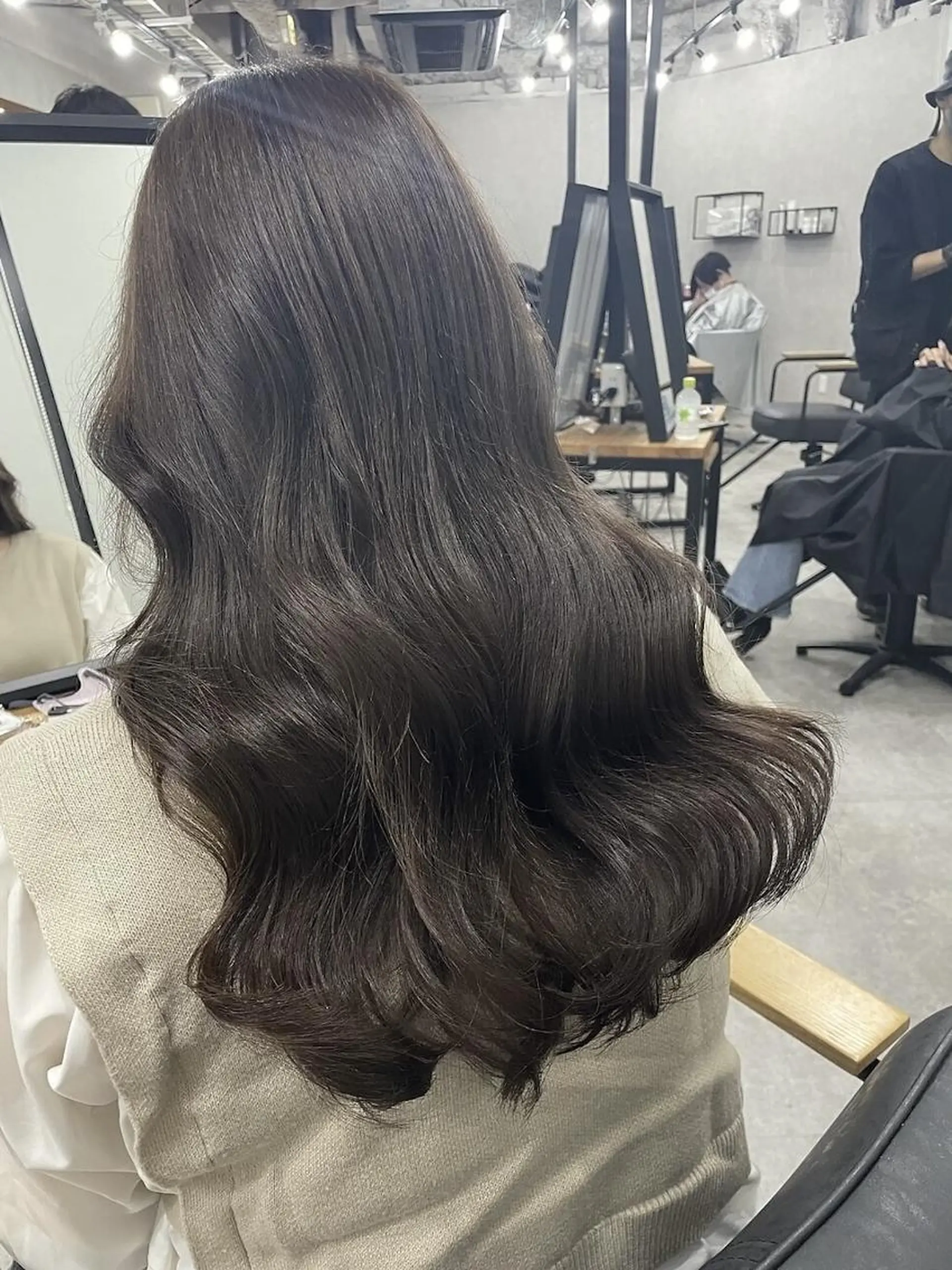 ロング カラー ショートボブ バレイヤージュ ベージュカラー 黒髪 ブリーチ カット ヘアカラー ili 梅田のヘアスタイル