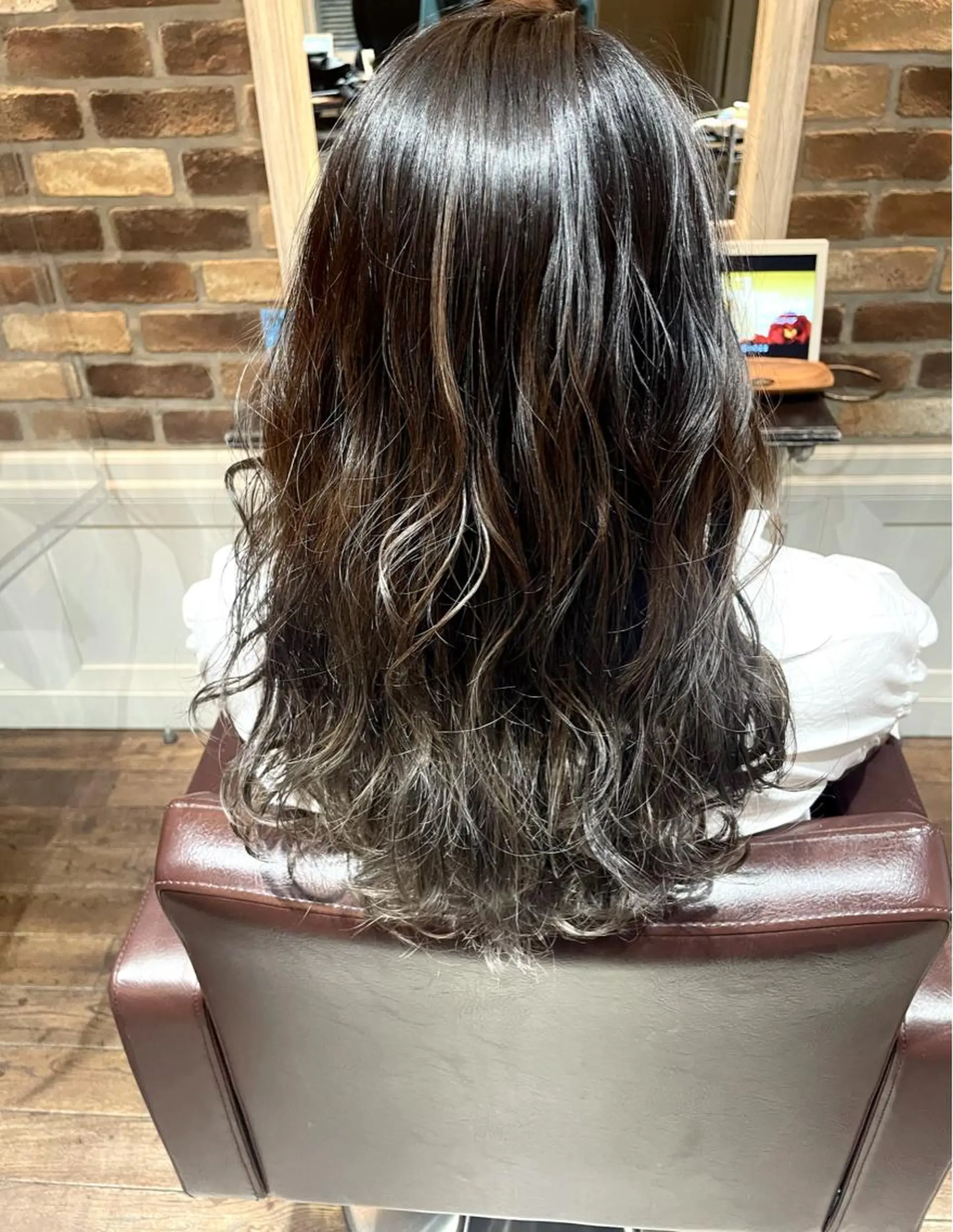 セミロング カラー 渡辺 瑠美のヘアスタイル