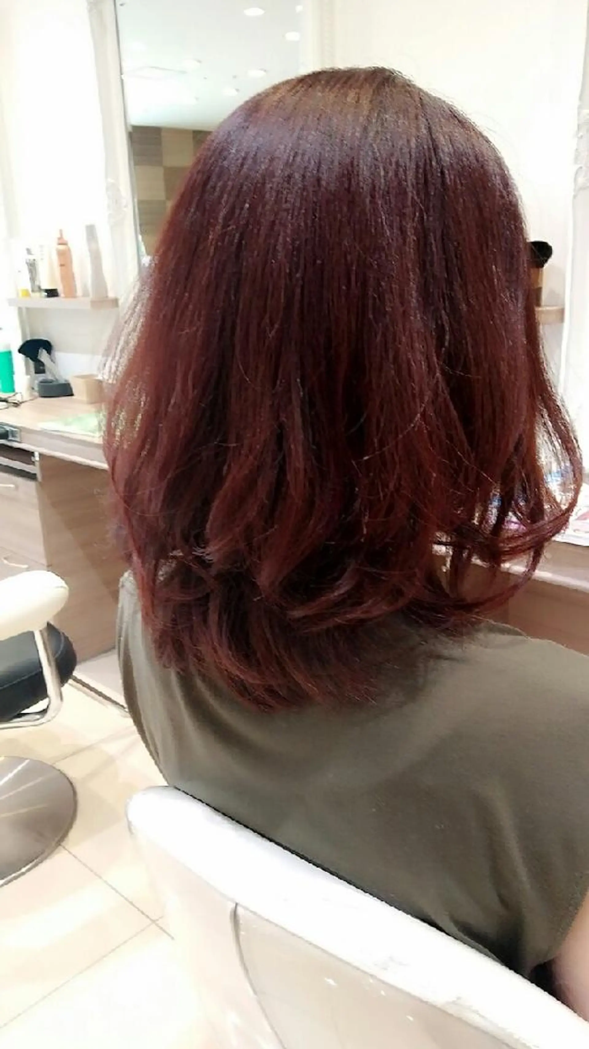 ミディアム カラー ブラウンカラー バイオレットカラー レイヤーカット 似合わせカラーリスト 佐竹　舞🌼のヘアスタイル