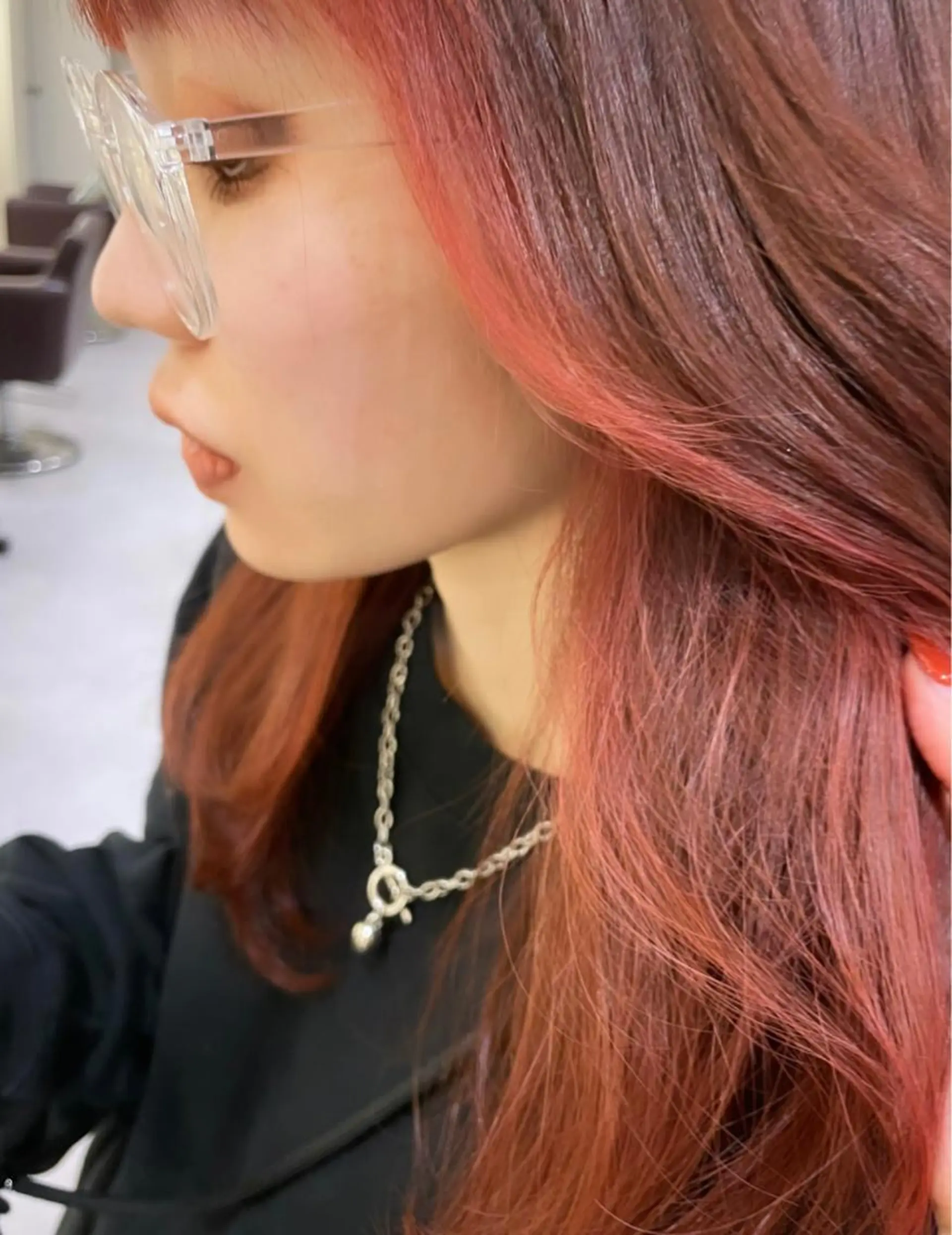 カラー ミストバング  フェイスフレーミング 長岡 明音のヘアスタイル