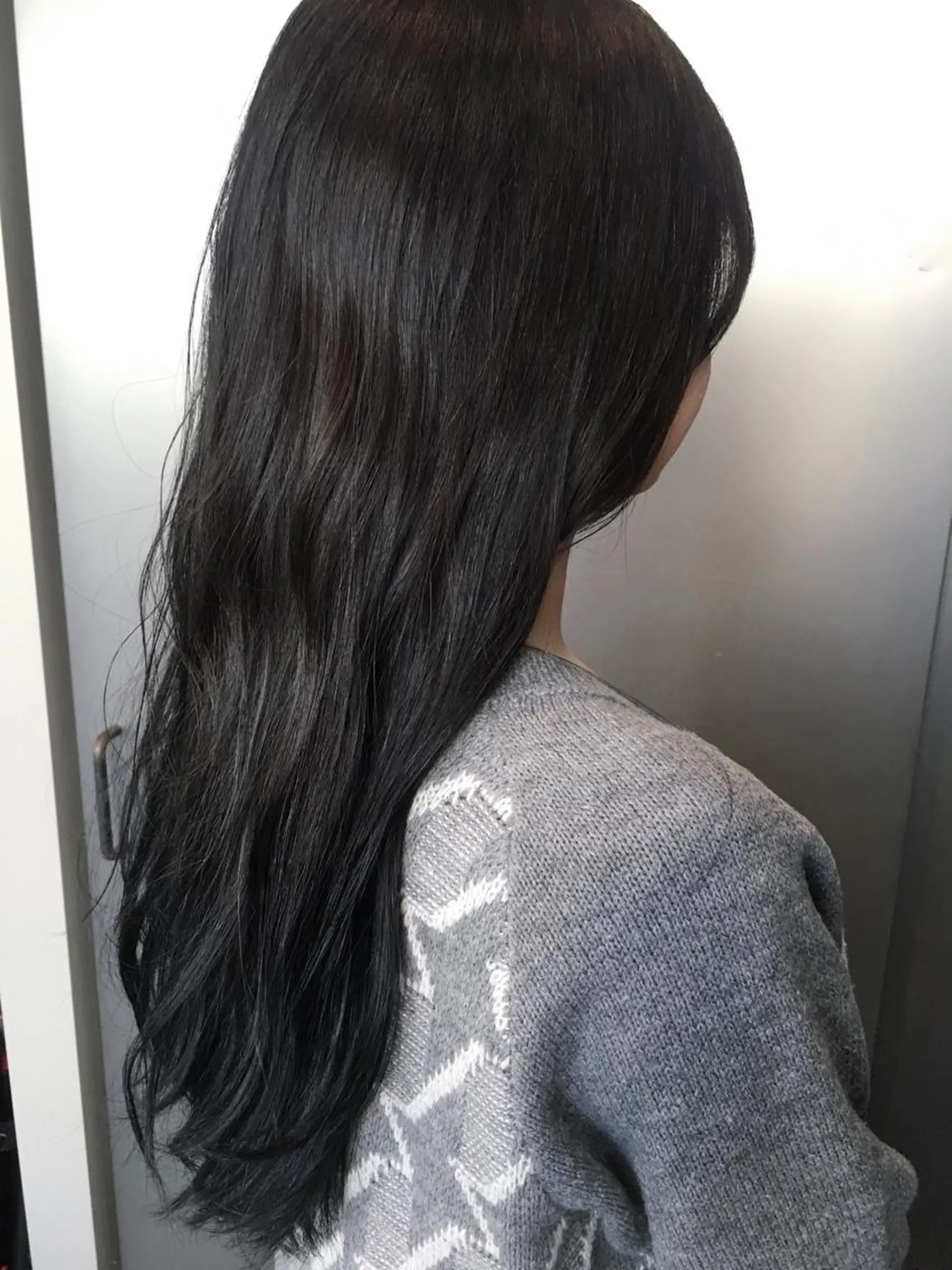 ロング カラー ブリーチ 透明感カラー ダークグレー 代表 中島貴志のヘアスタイル