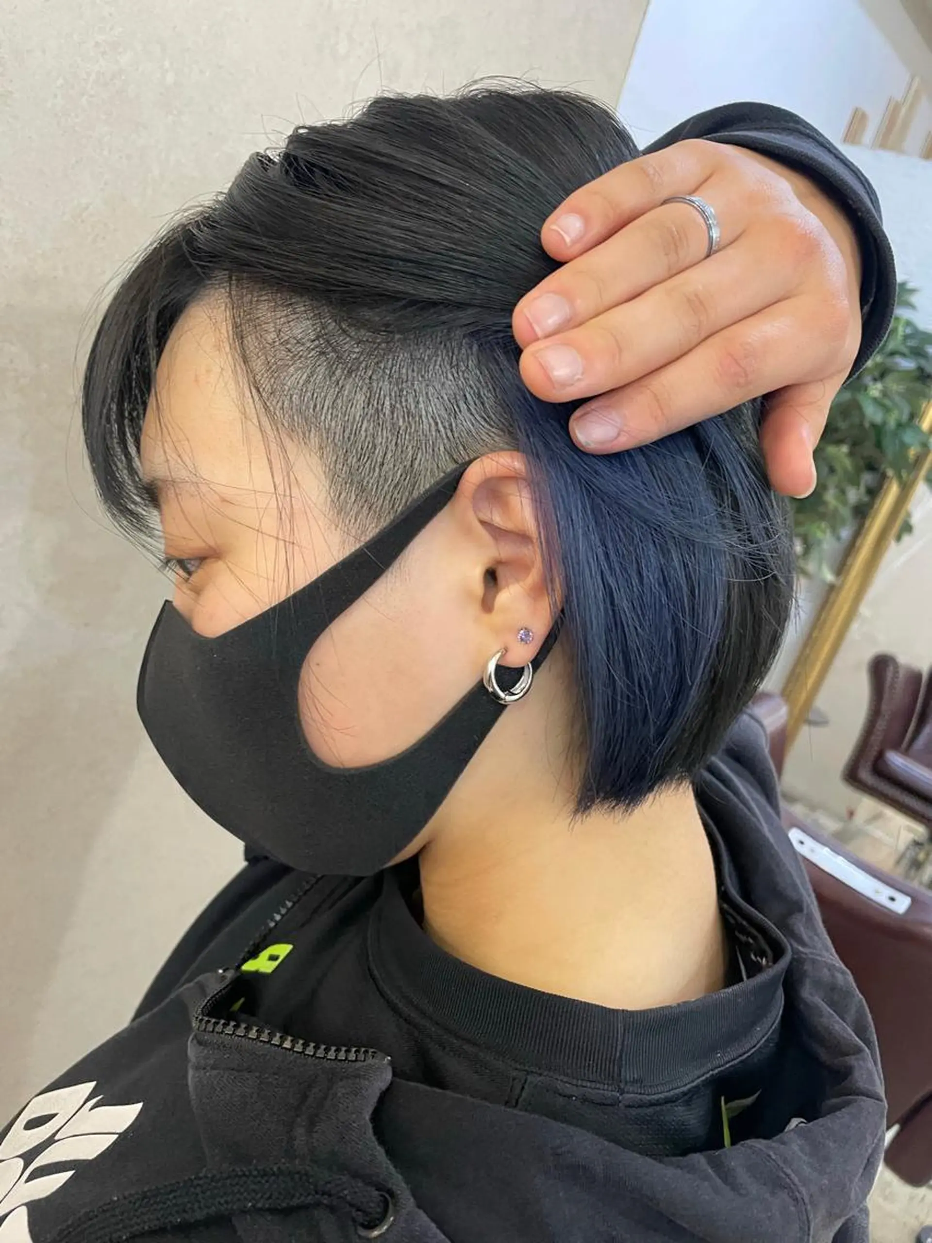 ショート カラー ヘアアレンジ ブルーカラー ダークグレー インナーカラー 🦋高瀬寛菜🦋 韓国/ブリーチのヘアスタイル