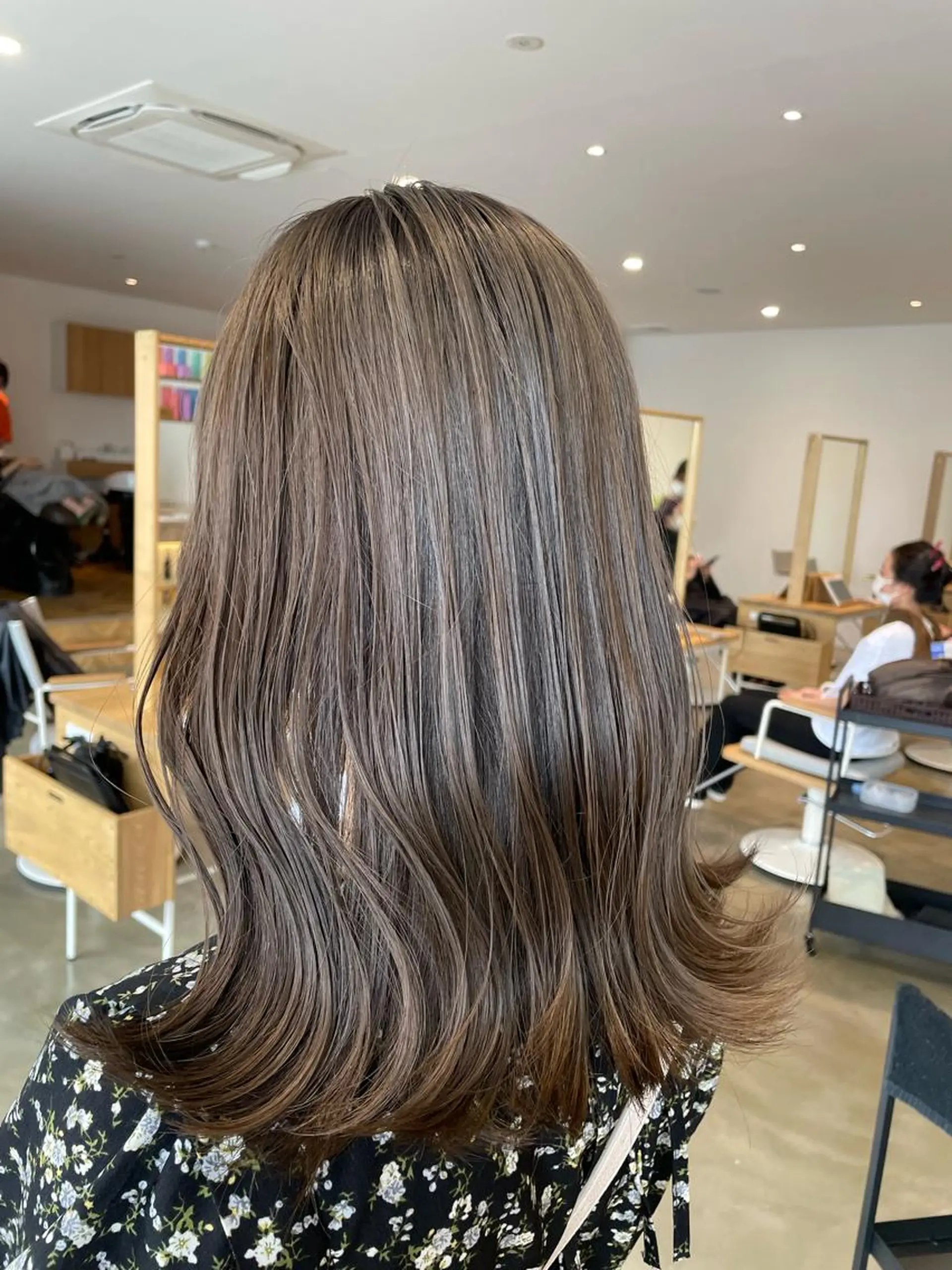 ミディアム 鈴木 つかさのヘアスタイル