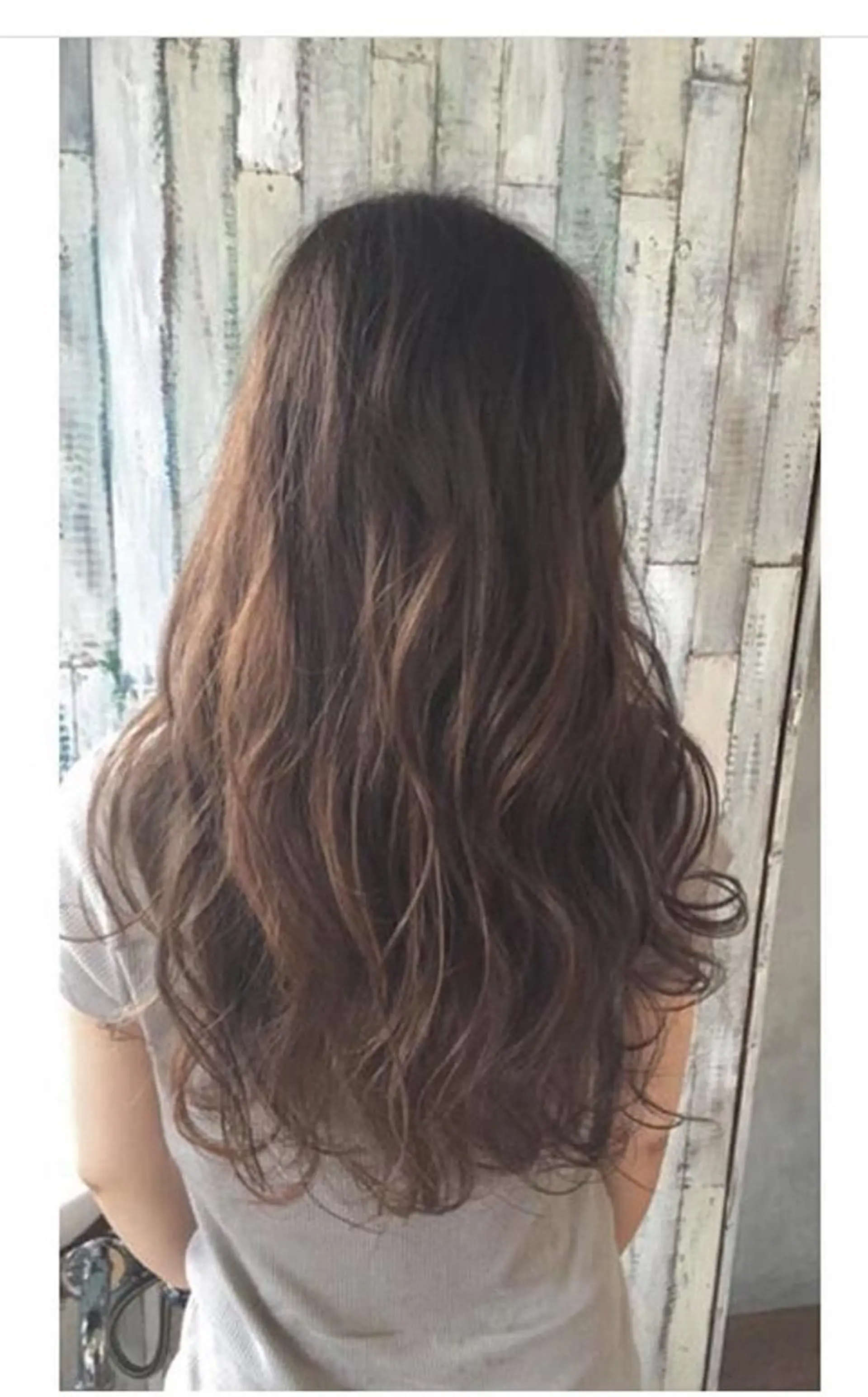 ミディアム セミロング ロング カラー バレイヤージュ グラデーションカラー レイヤーカット ヘアカラー COCOROHOOKI所属・松田 由貴のヘアスタイル