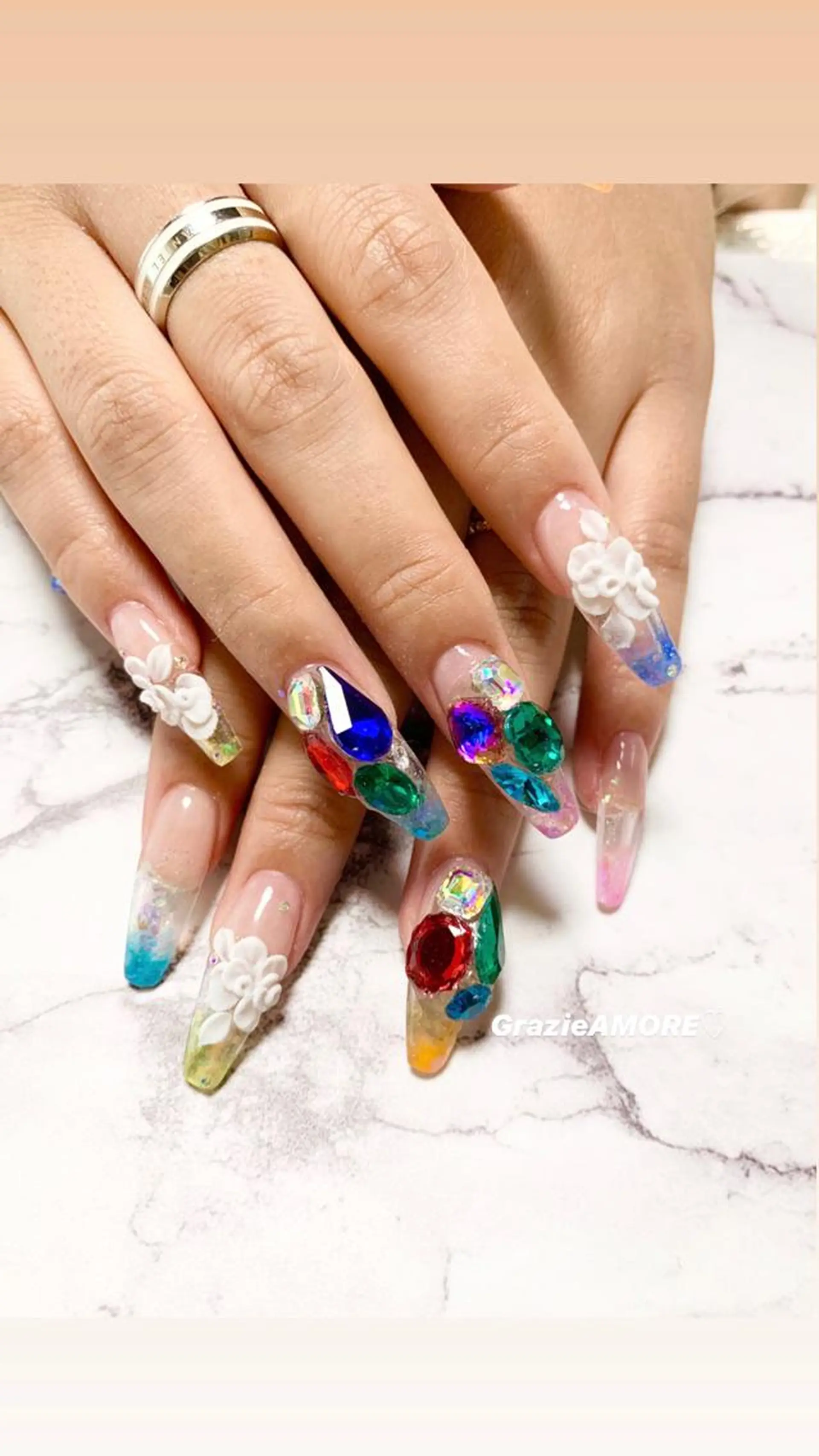ネイル スカルプネイル ハンドネイル Grazie AMOREのネイルデザイン