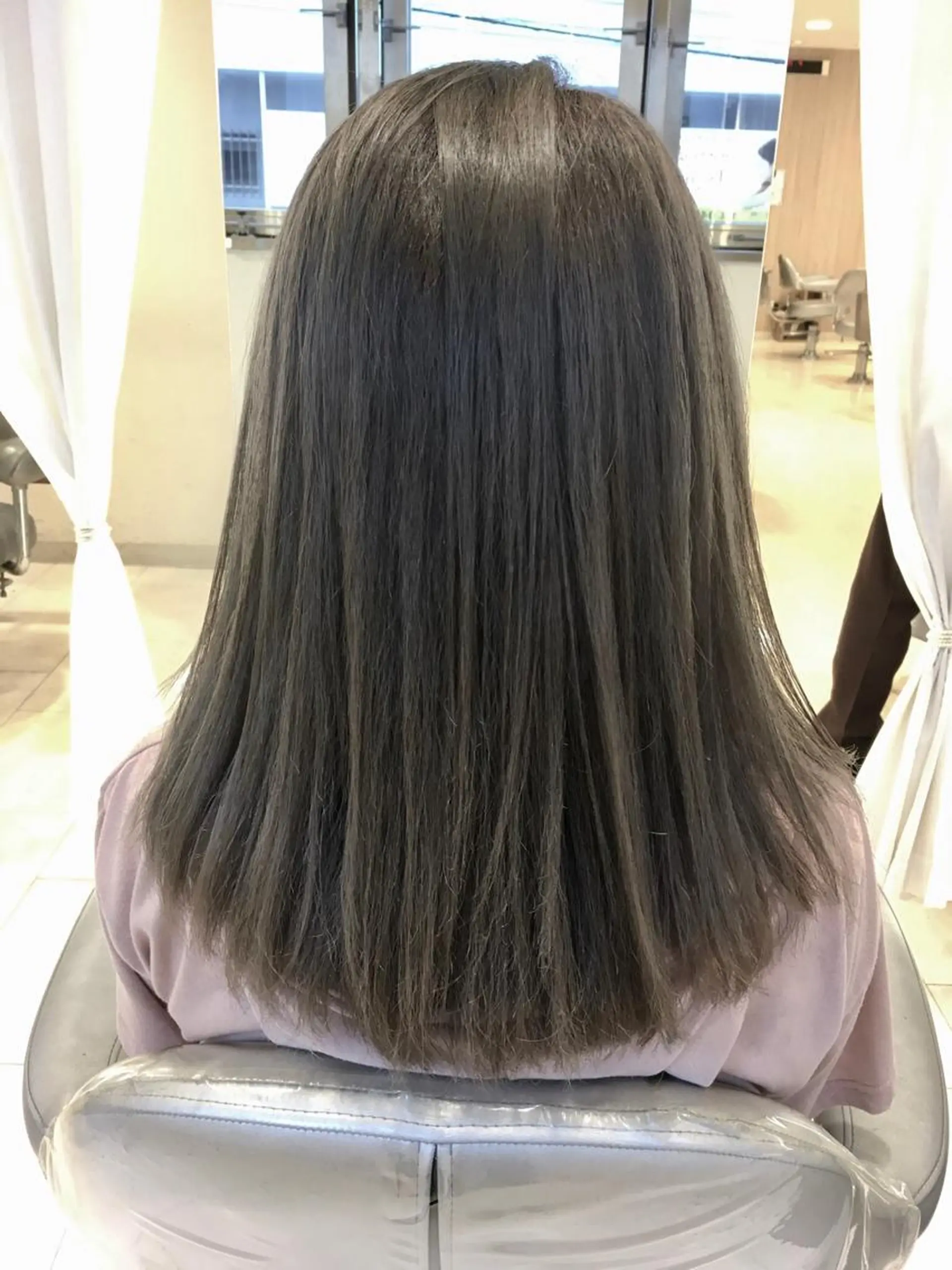 ミディアム カラー グレージュ ヘアカラー トリートメント 森島 雅之のヘアスタイル