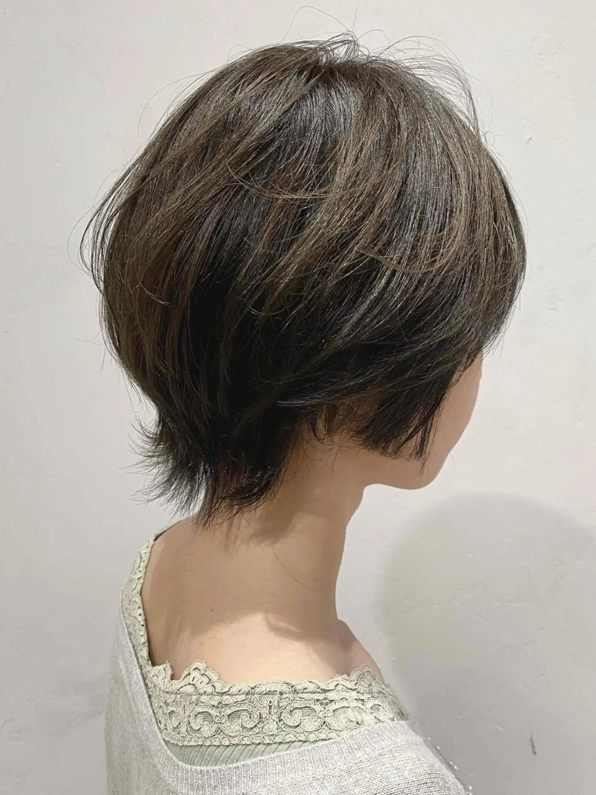 ショート カラー ショートボブ 丸みショート アッシュ ベージュカラー 黒髪 前田 裕介のヘアスタイル