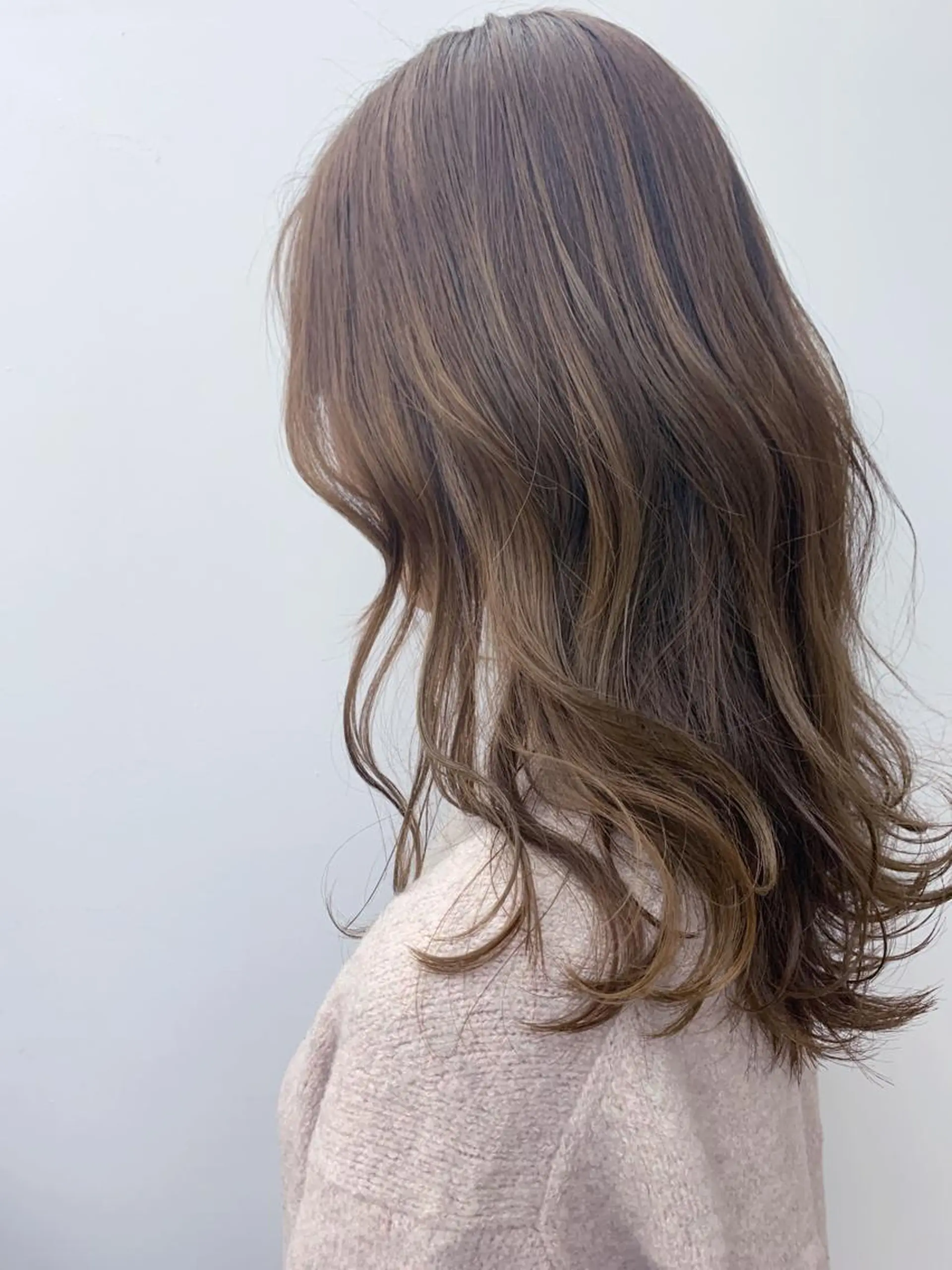 ロング カラー ヘアアレンジ アディクシーカラー ベージュカラー フォギーベージュ ハイトーンカラー クオルシアカラー N° uairo 川崎店【ユアイロ】のヘアスタイル