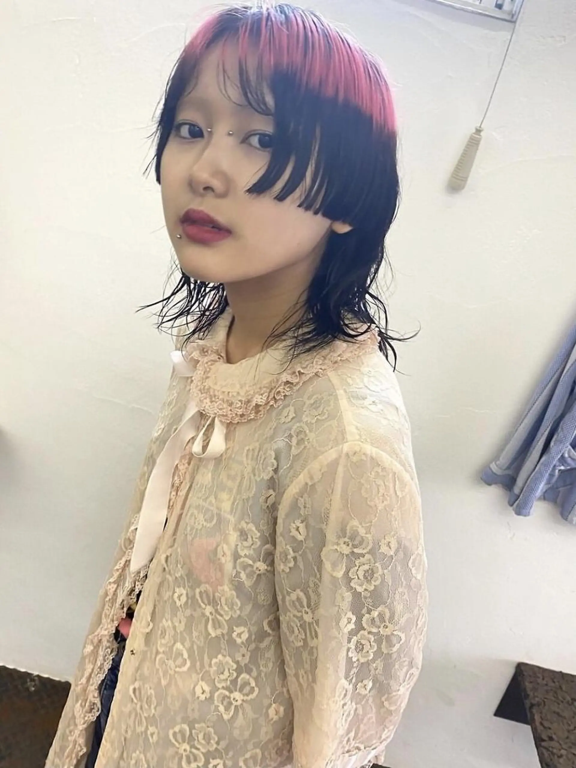 ミディアム qiie ワンカラー ダブルカラーのヘアスタイル