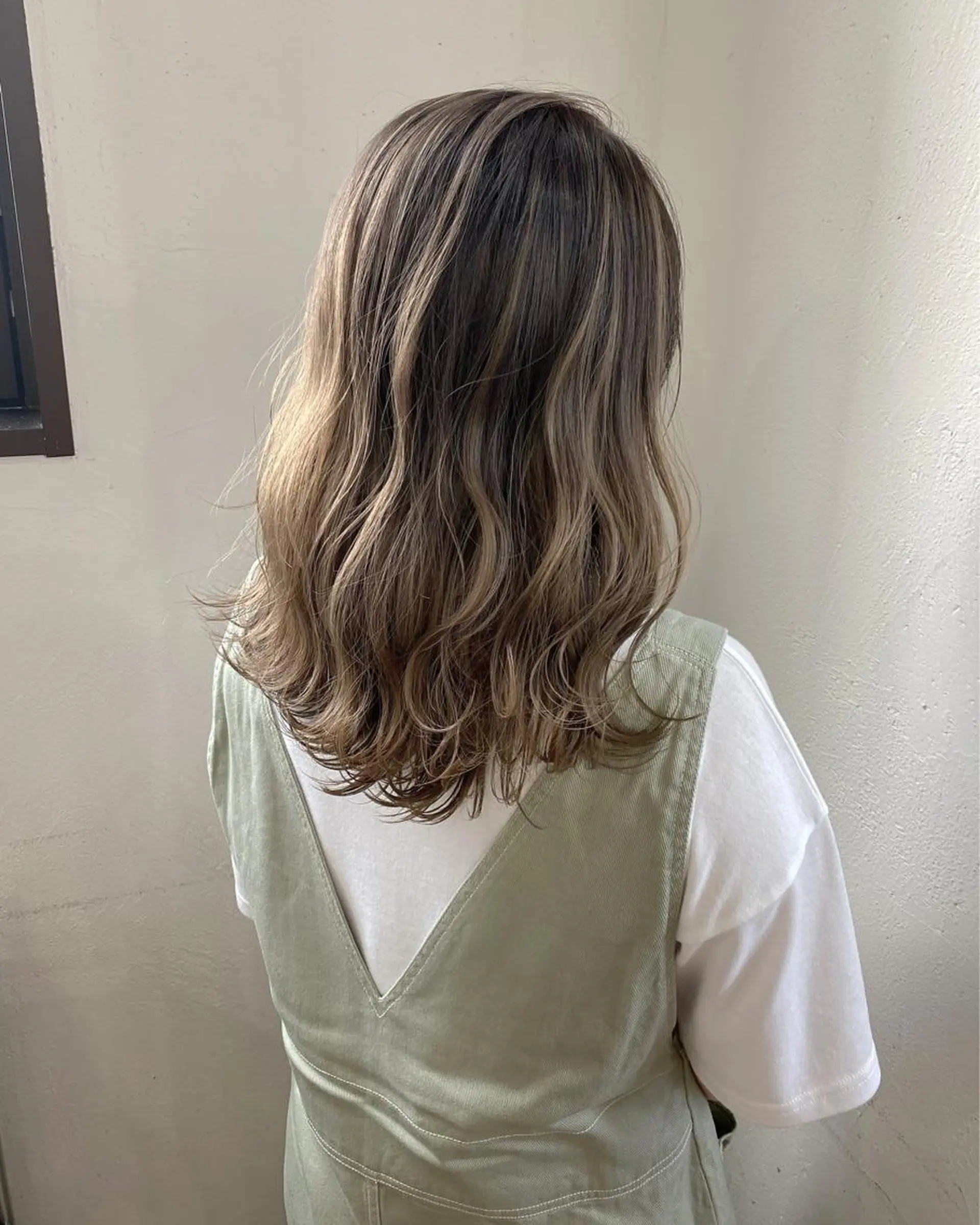 セミロング レイヤーカット 榎園 由美のヘアスタイル