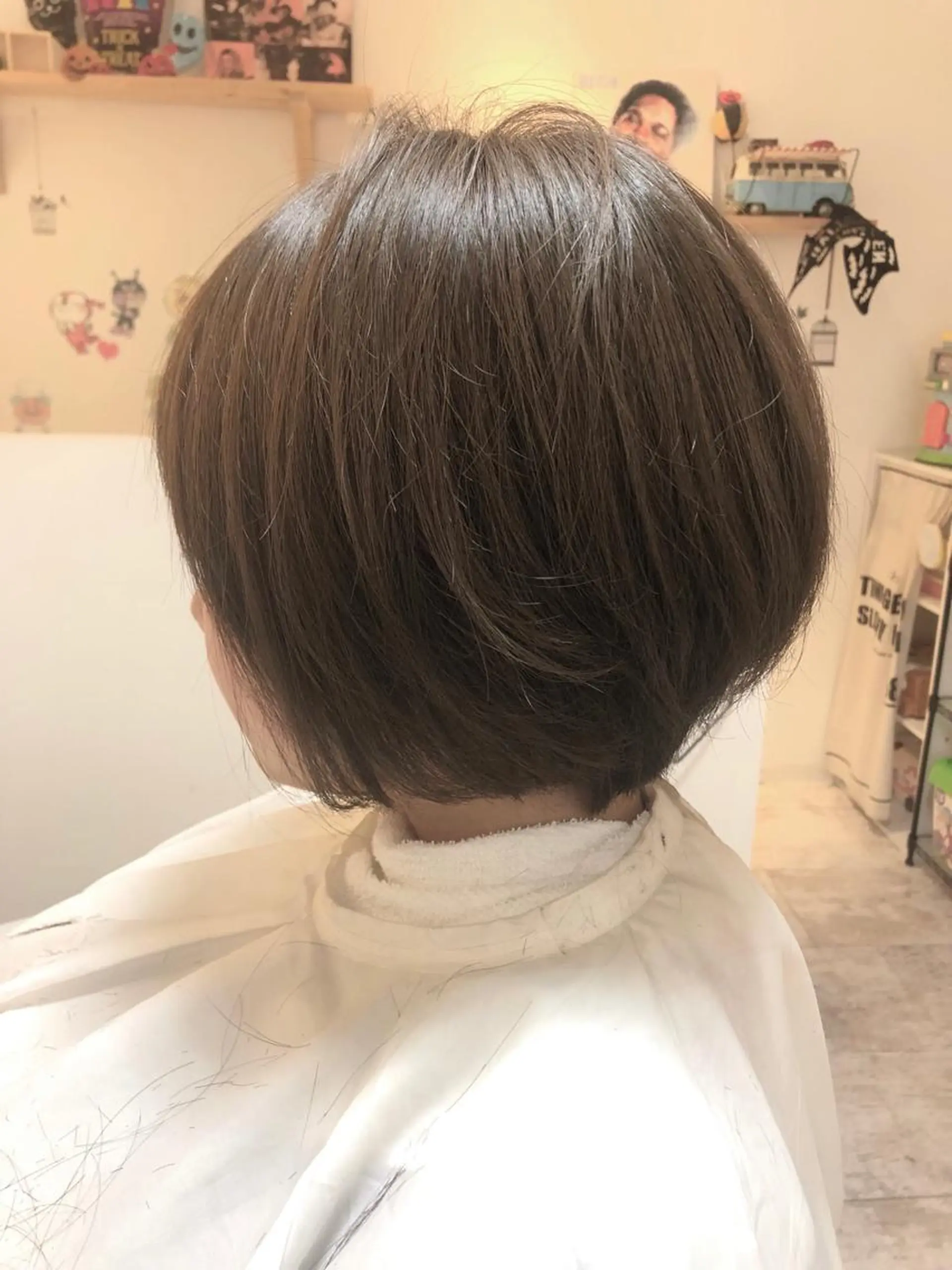 ショート esse大阪茶屋町店所属・レイヤーカット 新井田陽寿のヘアスタイル