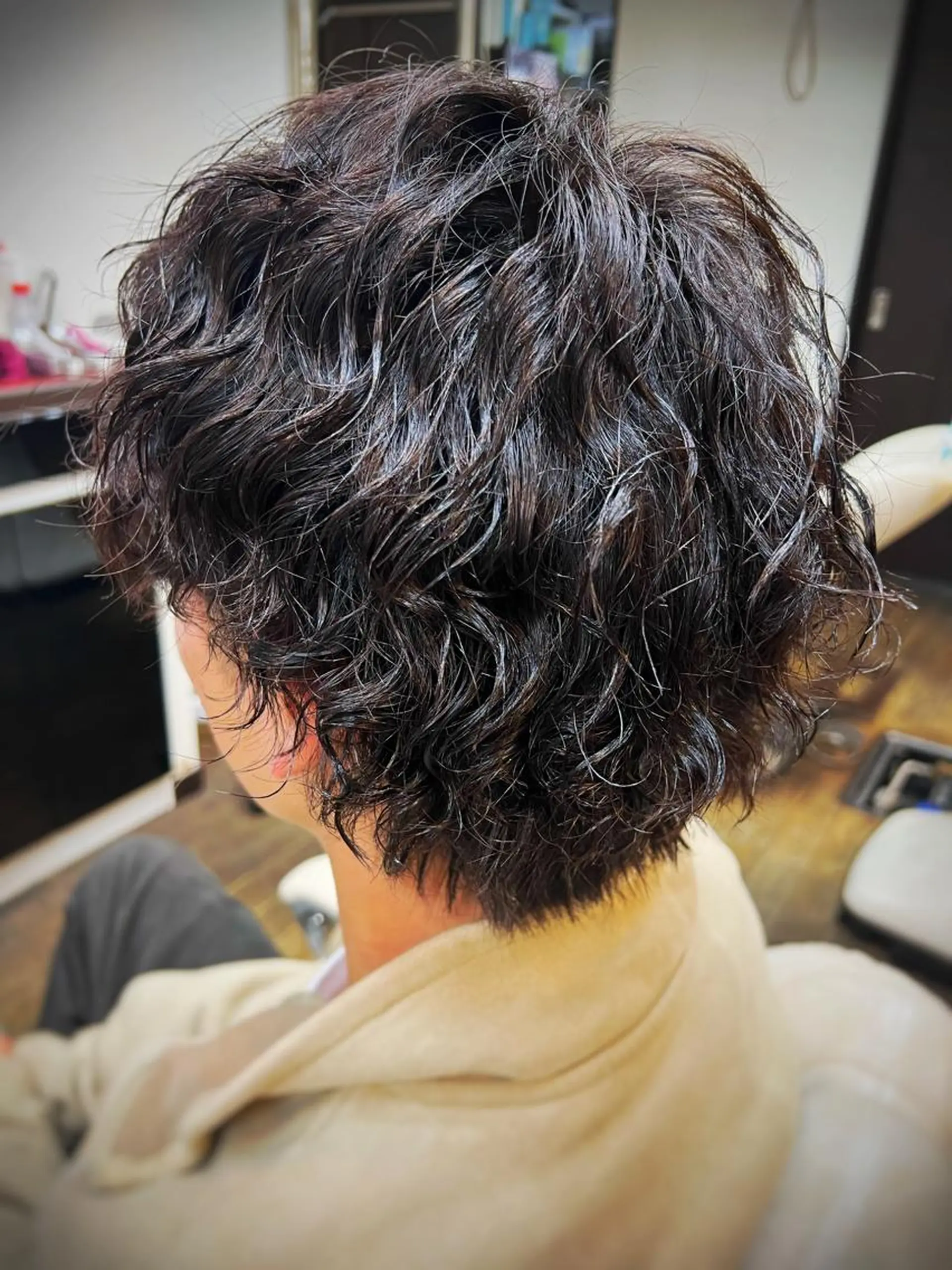 ショート パーマ スパイラルパーマ 二本木 秀成のヘアスタイル