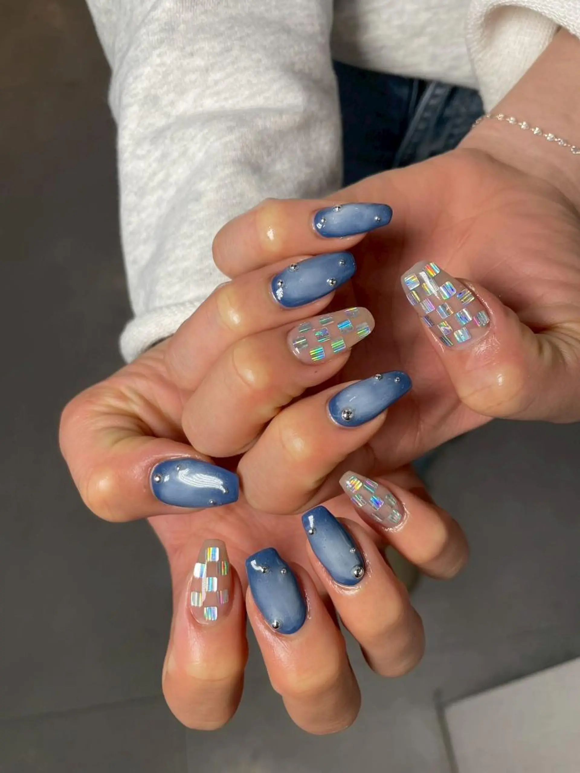 ネイル ボルドー チークネイル クリアネイル 成人式 フラッシュネイル ハンドネイル ~be/持ち込み パラジェル/長さだしのネイルデザイン